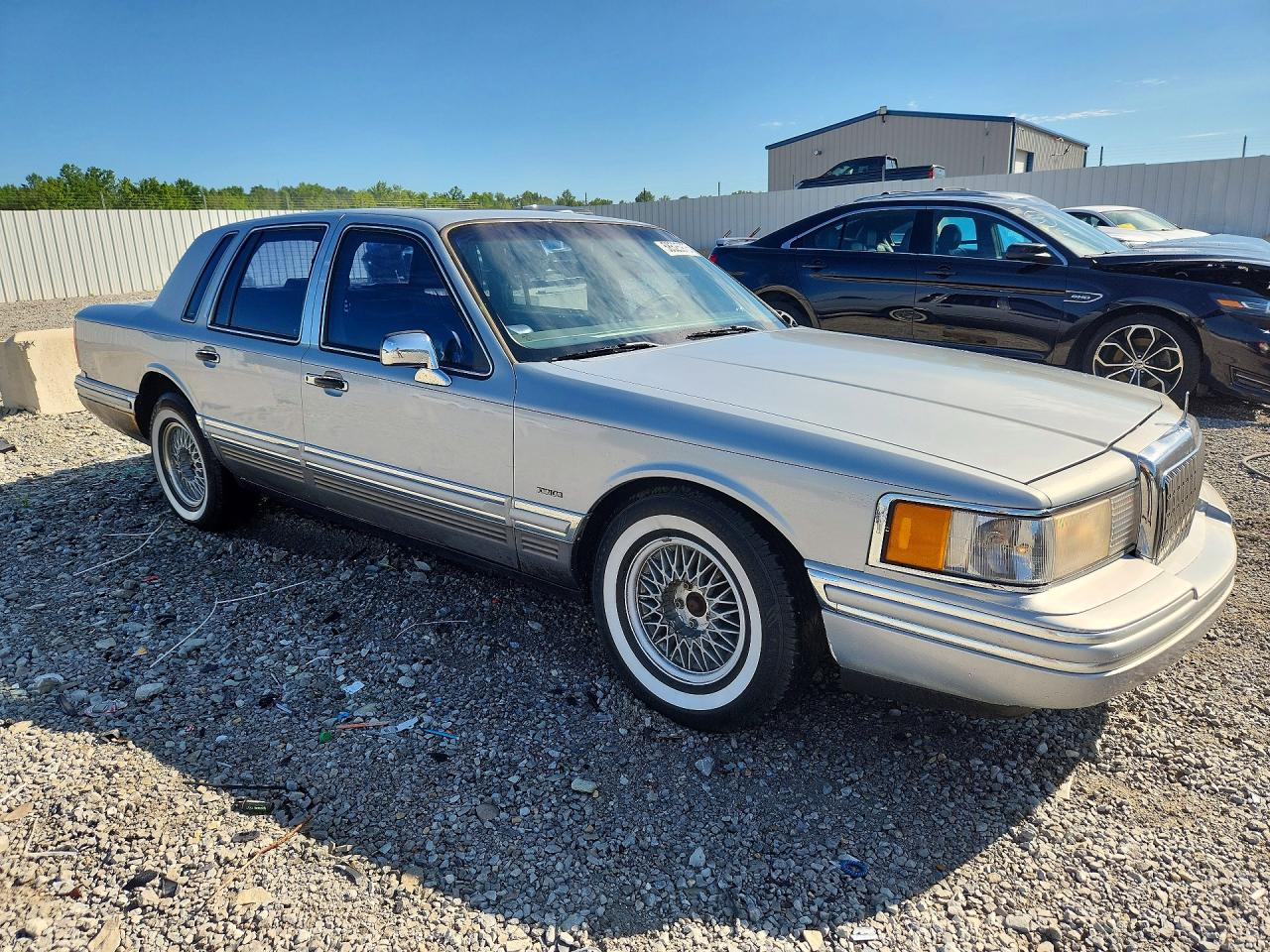 1993 Lincoln Town Car Cartier Silver vin: 1LNLM83W2PY682452
