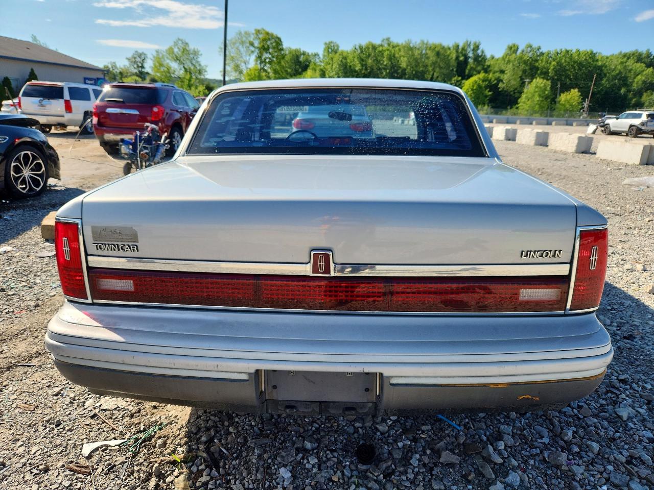 1993 Lincoln Town Car Cartier Silver vin: 1LNLM83W2PY682452