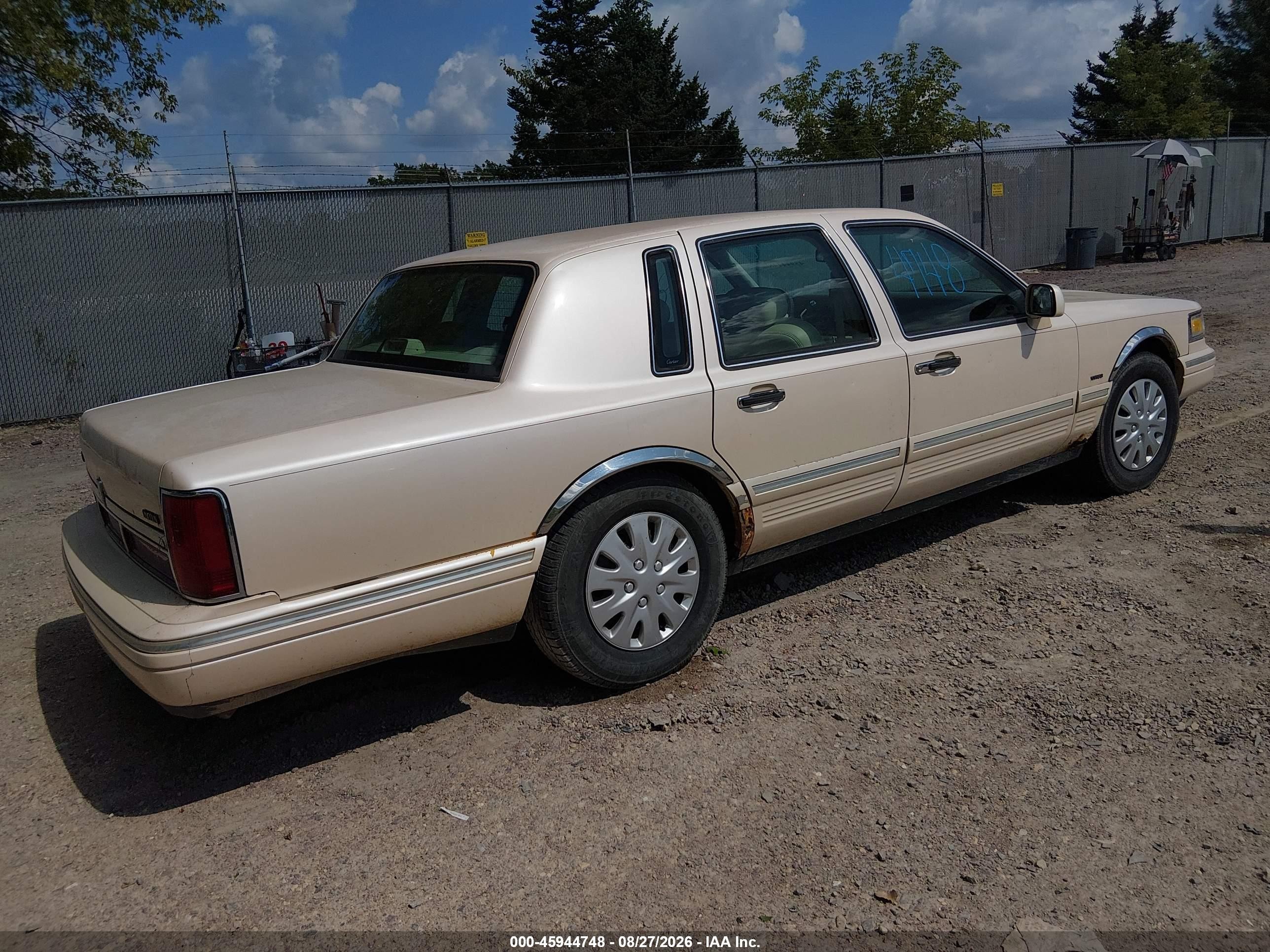 1996 Lincoln Town Car Cartier Кремовый vin: 1LNLM83W2TY613545