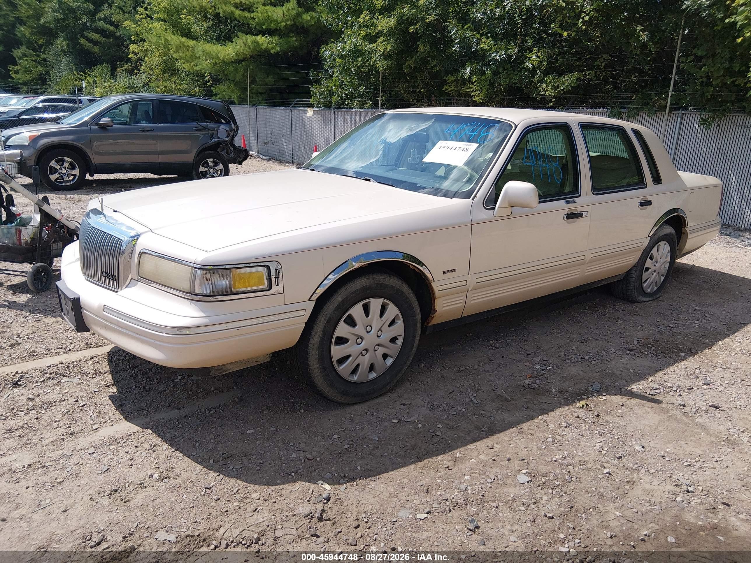 1996 Lincoln Town Car Cartier Кремовый vin: 1LNLM83W2TY613545