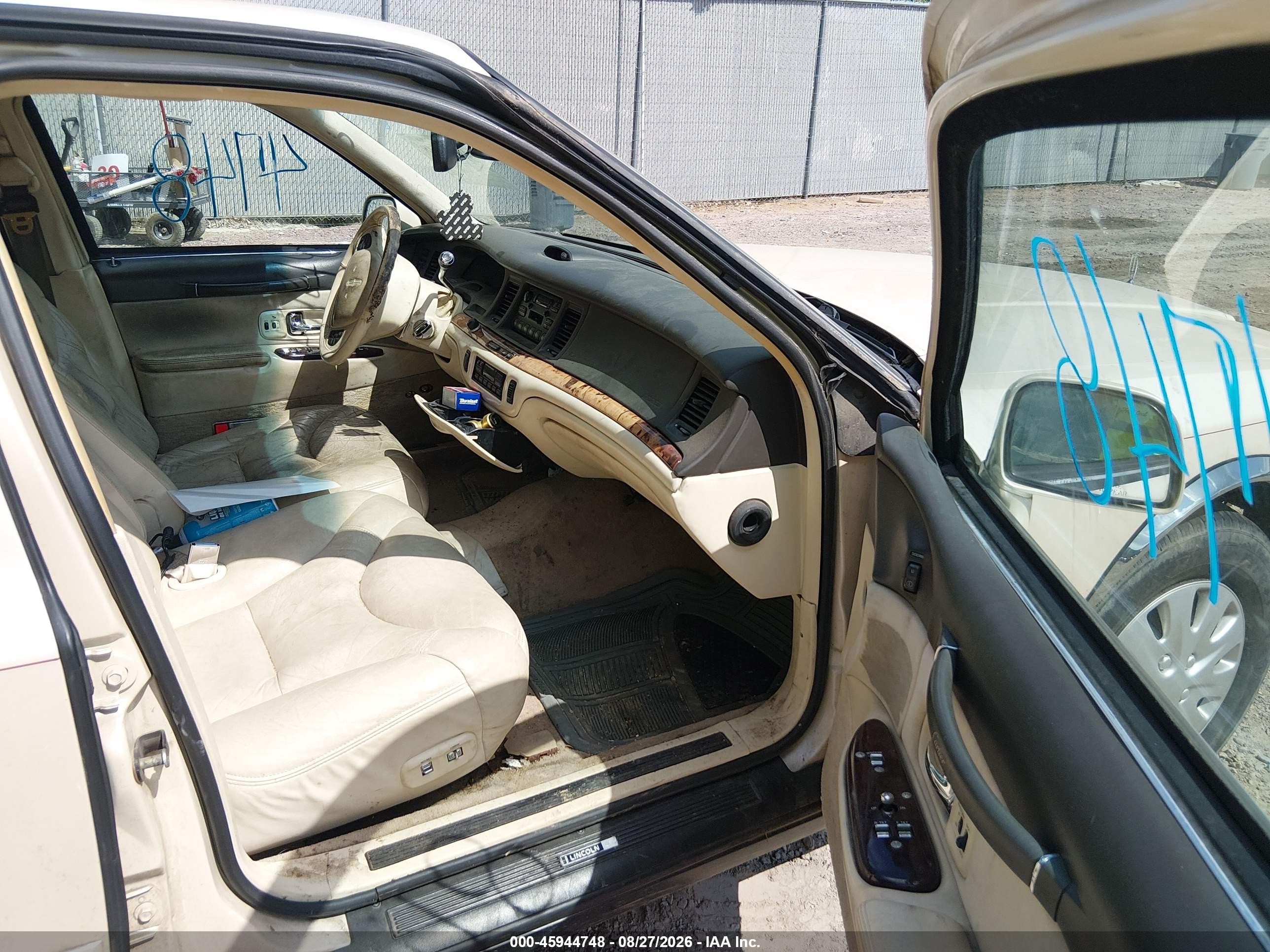 1996 Lincoln Town Car Cartier Кремовый vin: 1LNLM83W2TY613545