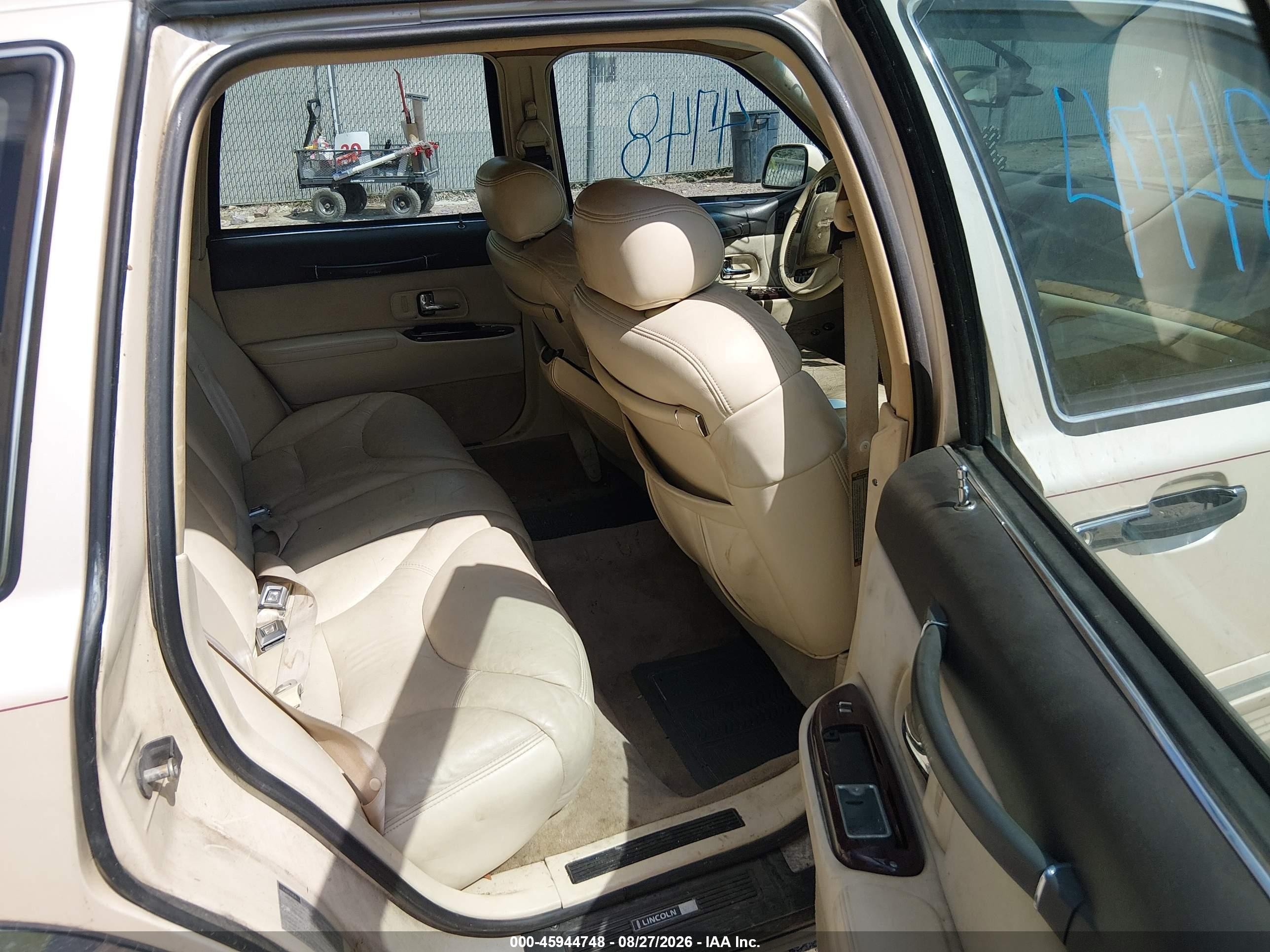 1996 Lincoln Town Car Cartier Кремовый vin: 1LNLM83W2TY613545