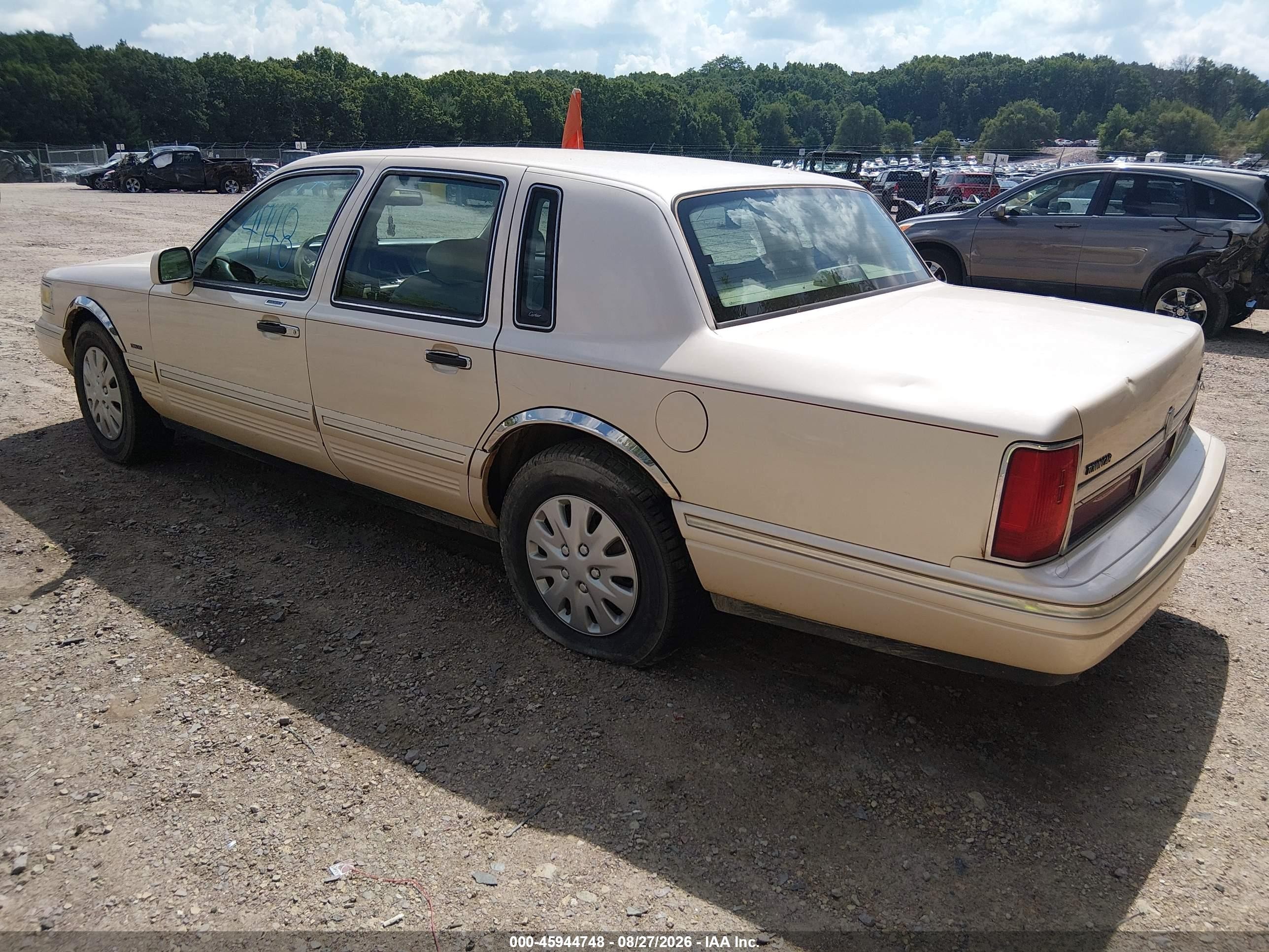 1996 Lincoln Town Car Cartier Кремовый vin: 1LNLM83W2TY613545