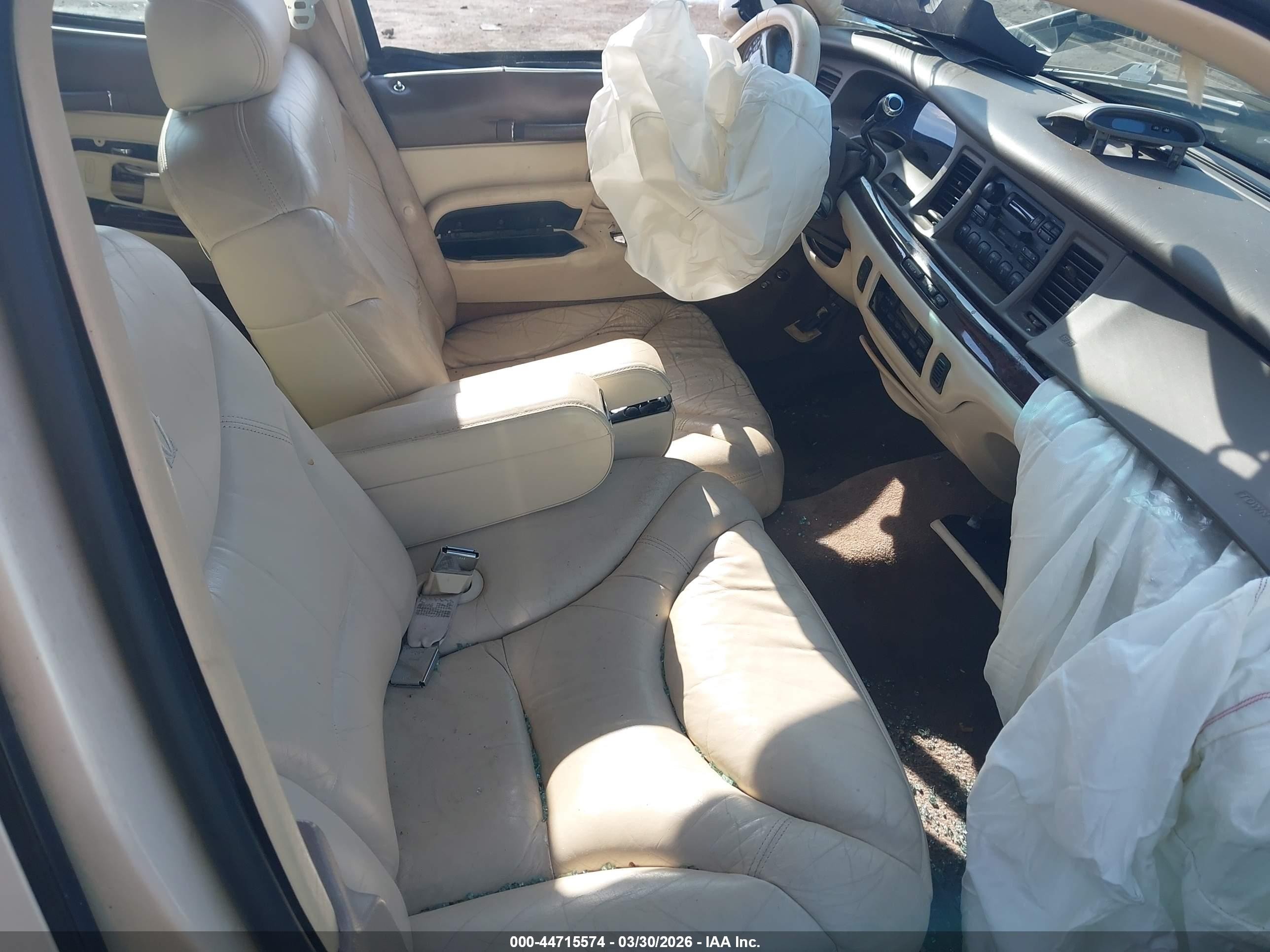 1997 Lincoln Town Car Cartier White vin: 1LNLM83W2VY748608
