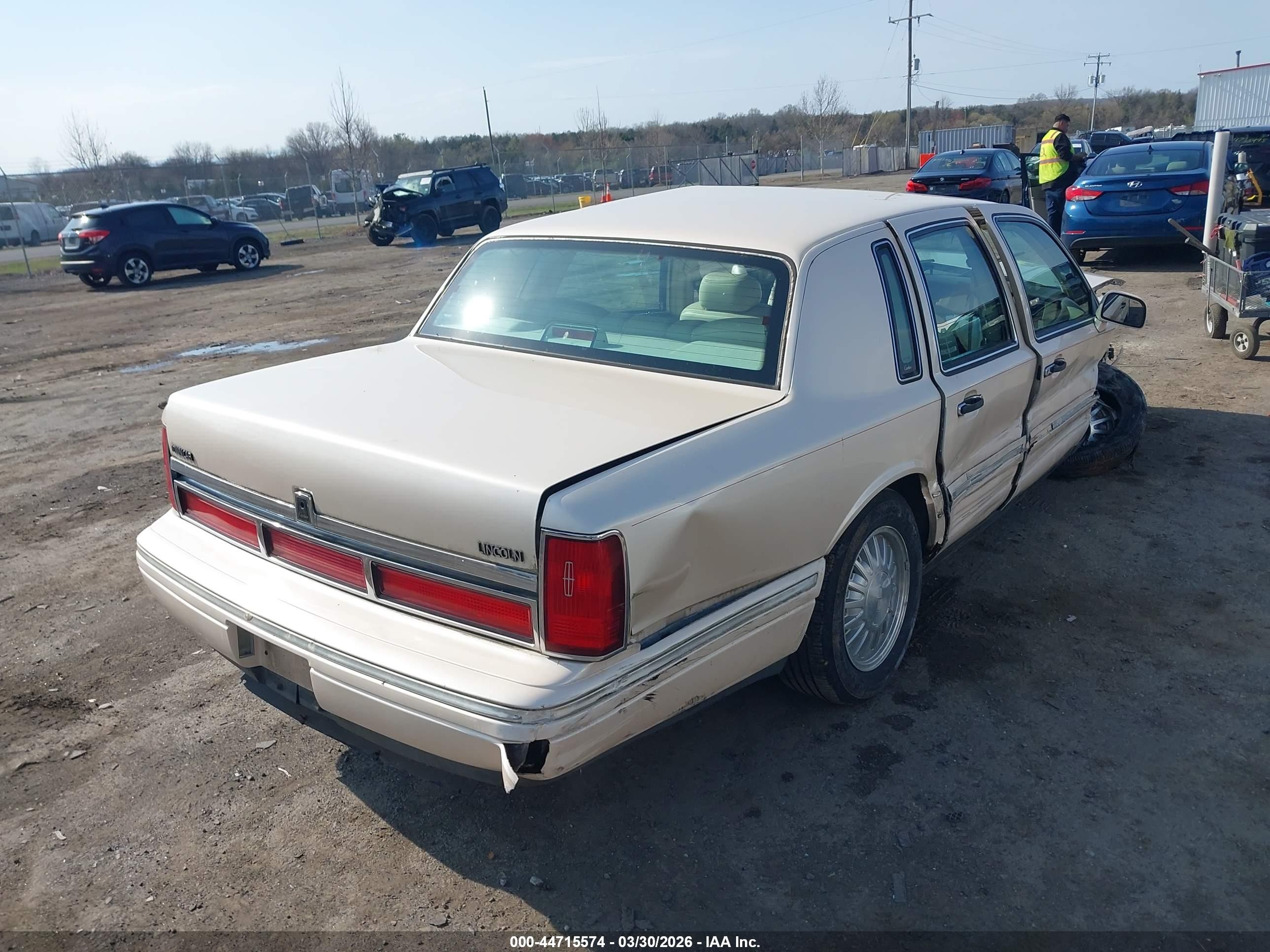 1997 Lincoln Town Car Cartier White vin: 1LNLM83W2VY748608
