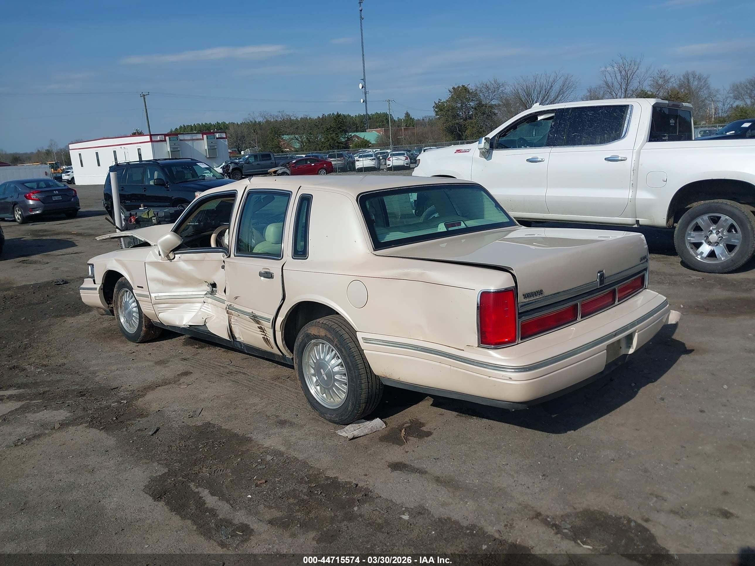 1997 Lincoln Town Car Cartier White vin: 1LNLM83W2VY748608