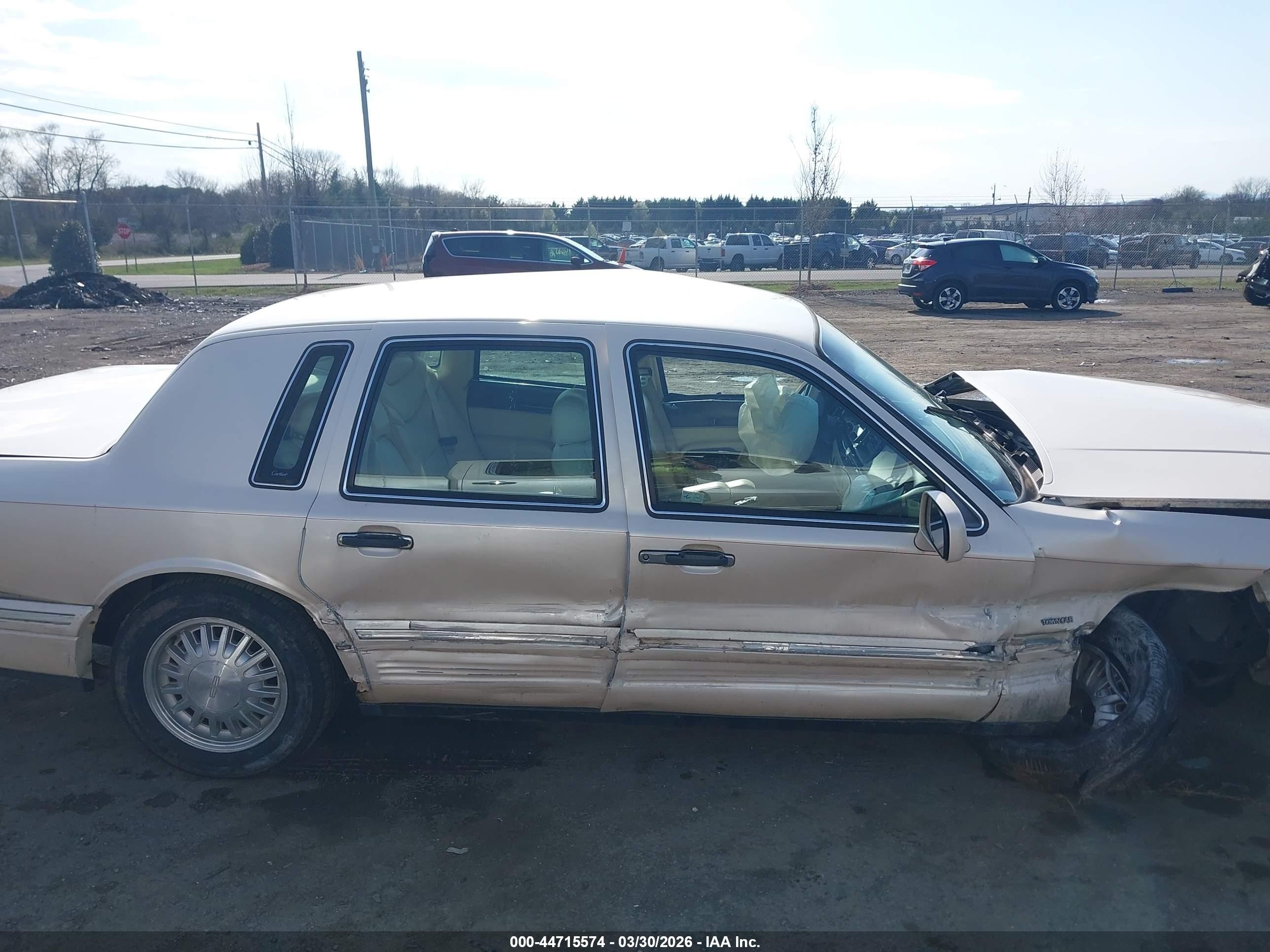 1997 Lincoln Town Car Cartier White vin: 1LNLM83W2VY748608