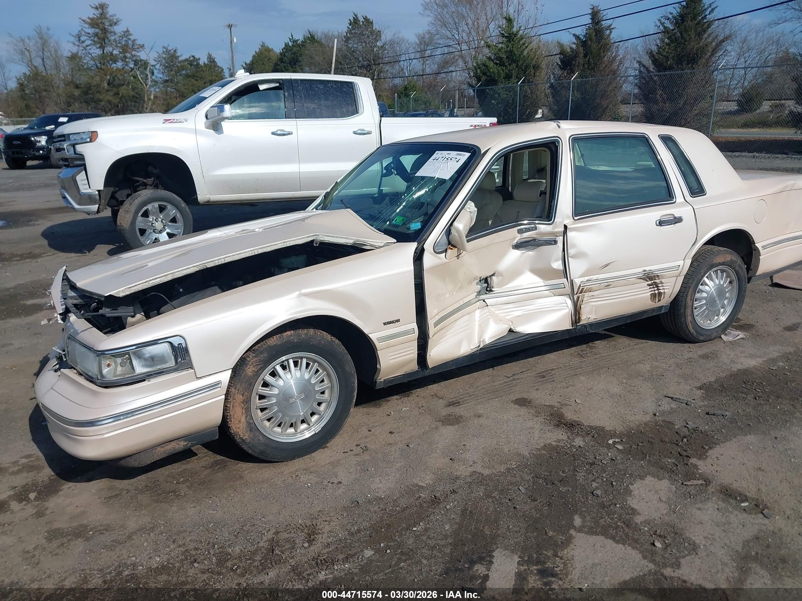 1997 Lincoln Town Car Cartier White vin: 1LNLM83W2VY748608