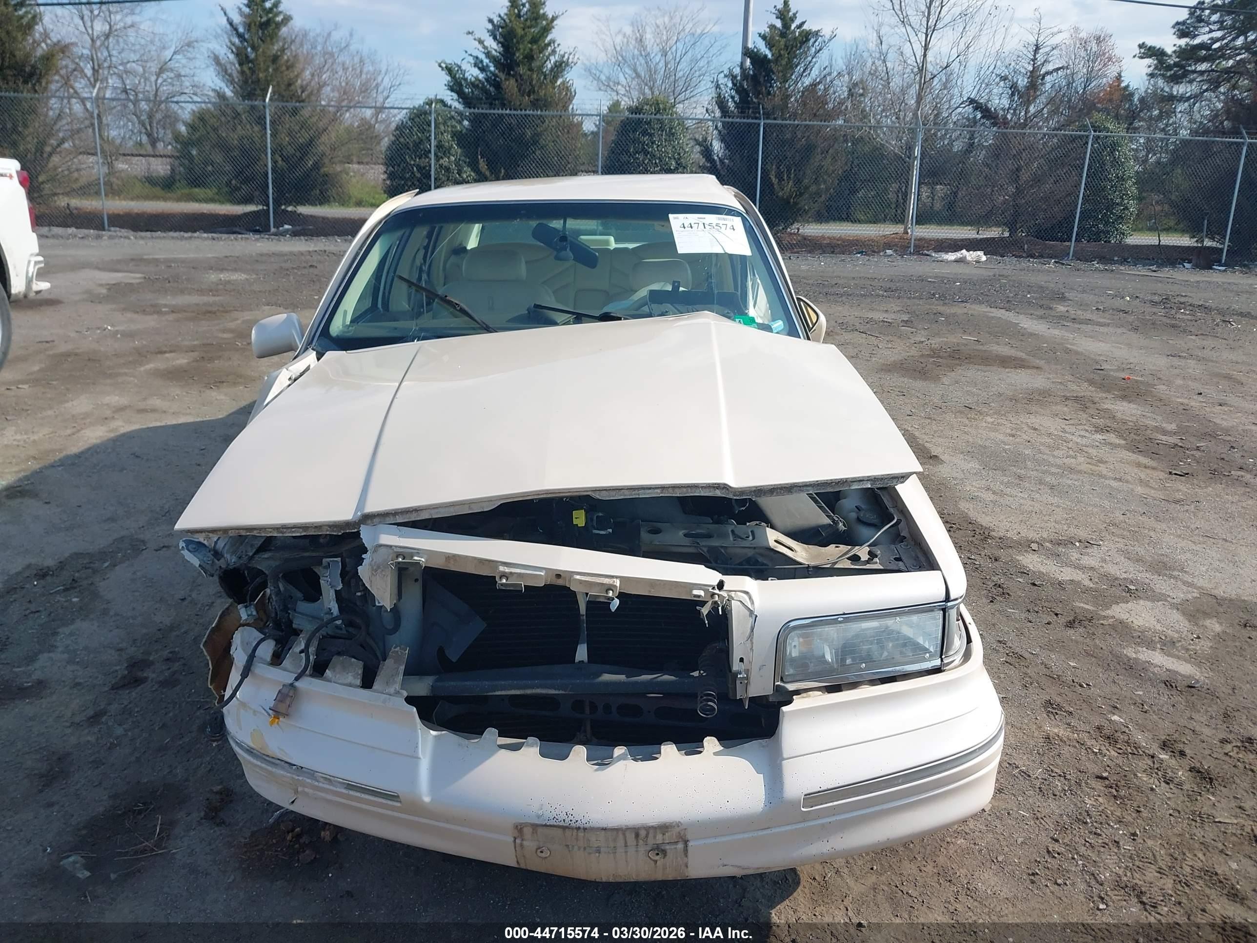 1997 Lincoln Town Car Cartier White vin: 1LNLM83W2VY748608