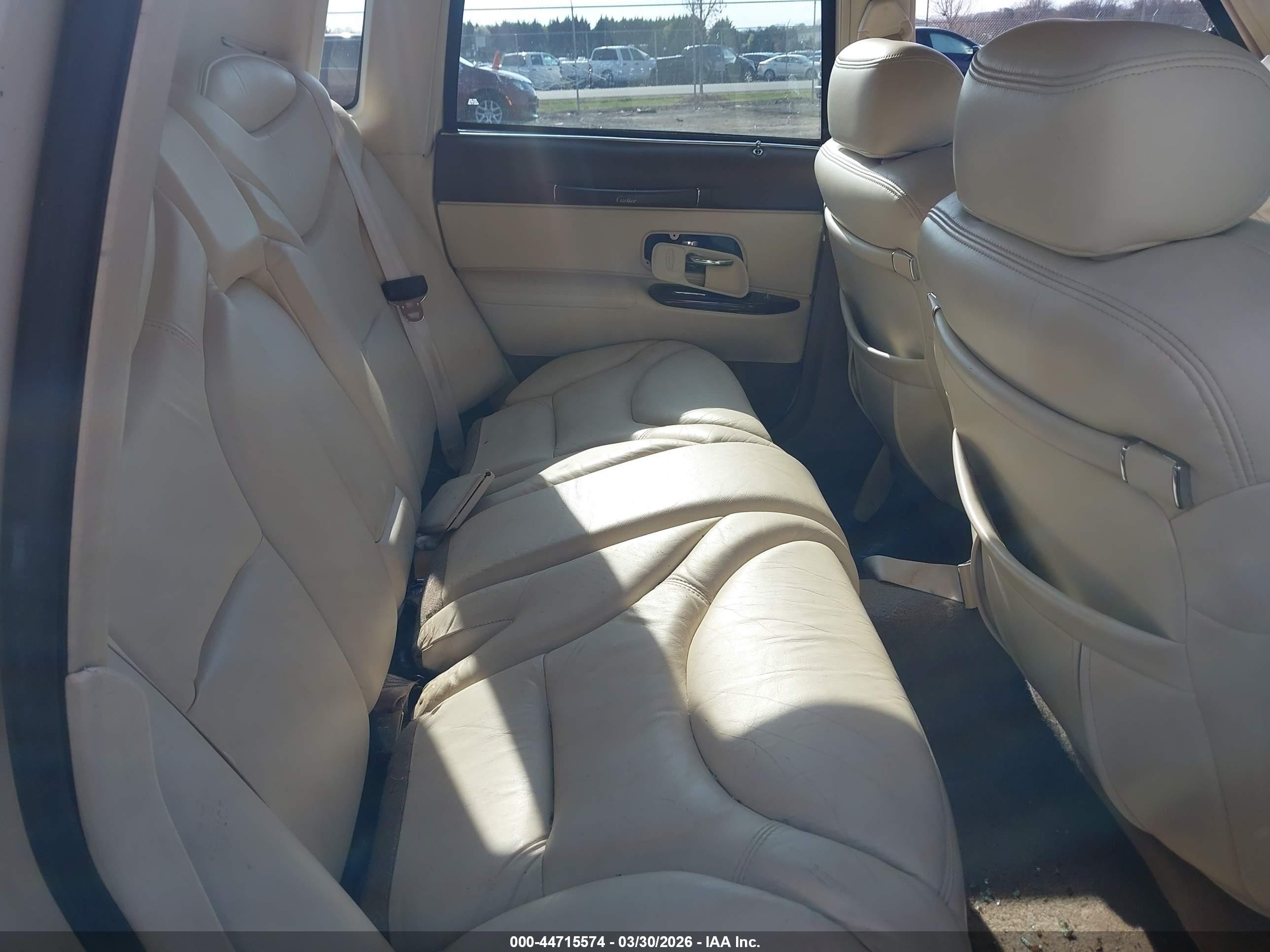 1997 Lincoln Town Car Cartier White vin: 1LNLM83W2VY748608
