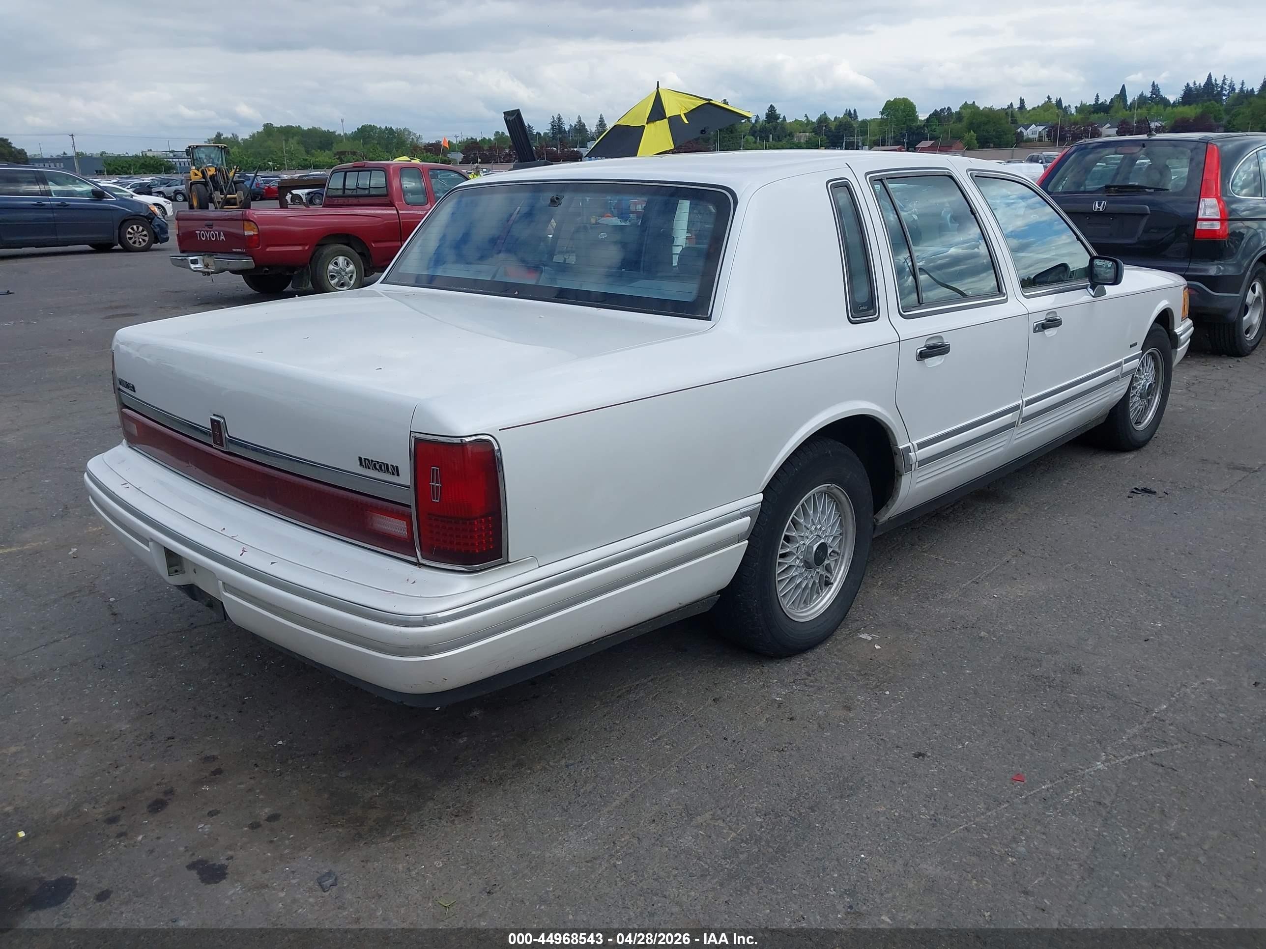 1993 Lincoln Town Car Cartier White vin: 1LNLM83W3PY633485