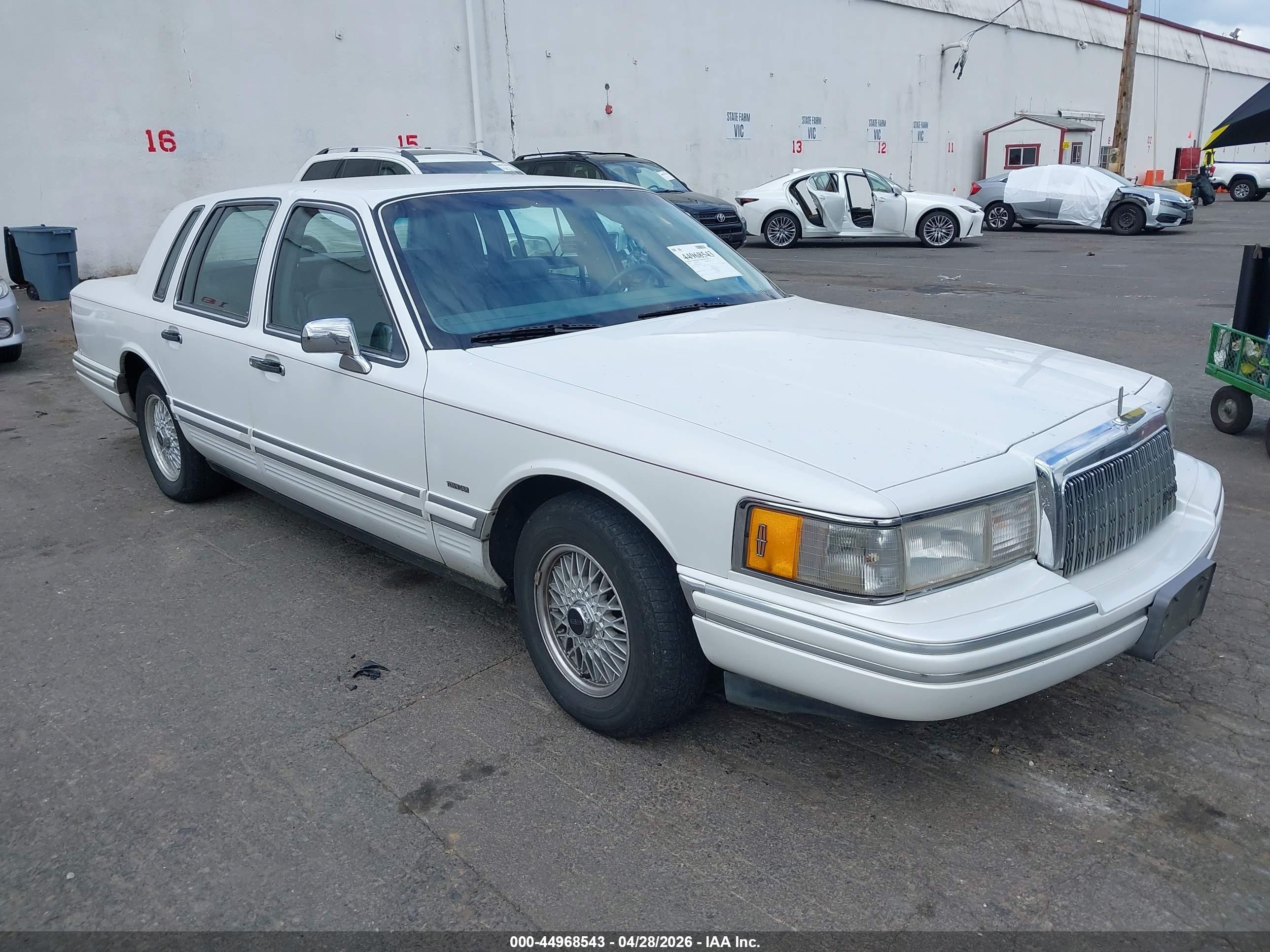 1993 Lincoln Town Car Cartier White vin: 1LNLM83W3PY633485