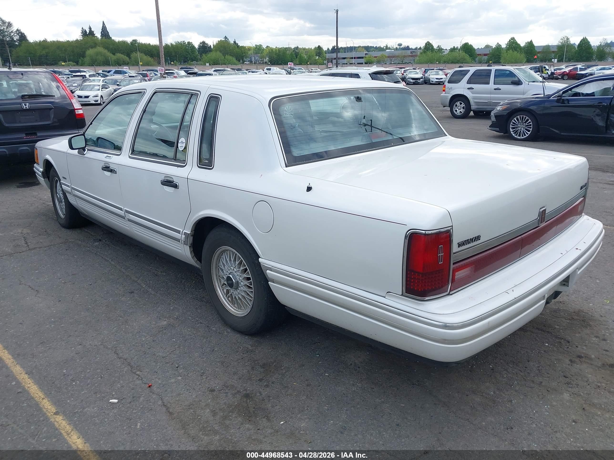 1993 Lincoln Town Car Cartier White vin: 1LNLM83W3PY633485