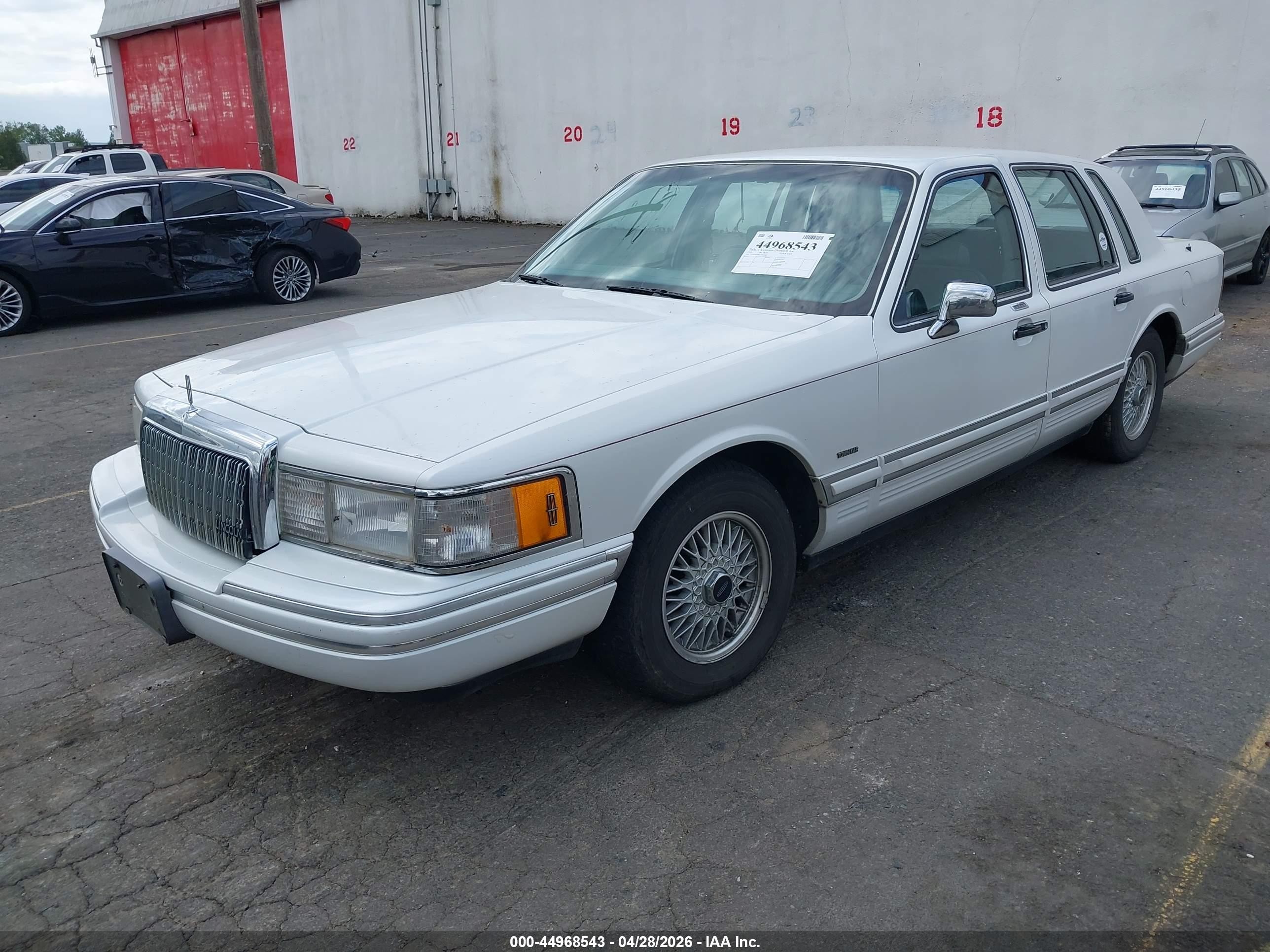 1993 Lincoln Town Car Cartier White vin: 1LNLM83W3PY633485