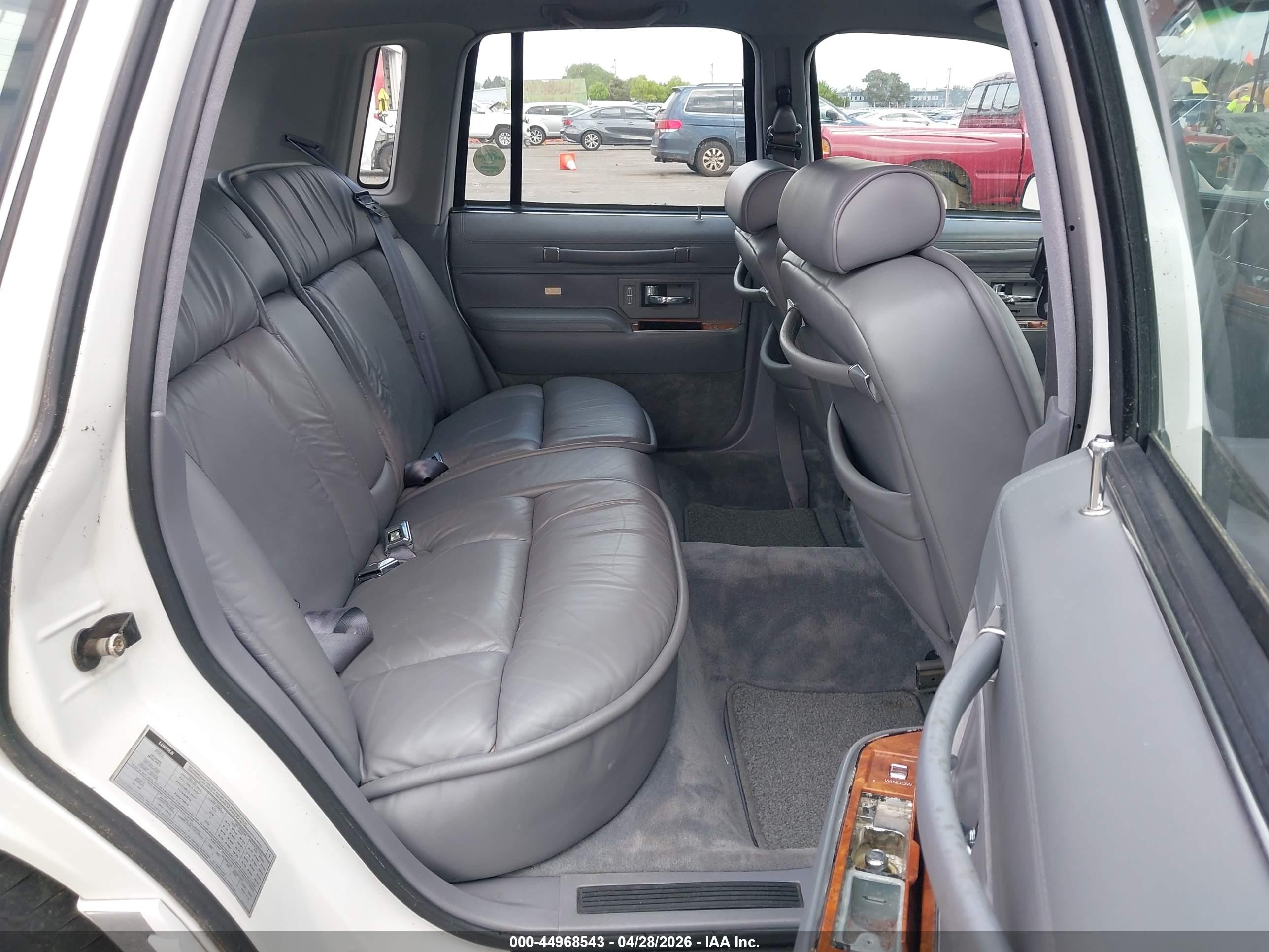 1993 Lincoln Town Car Cartier White vin: 1LNLM83W3PY633485
