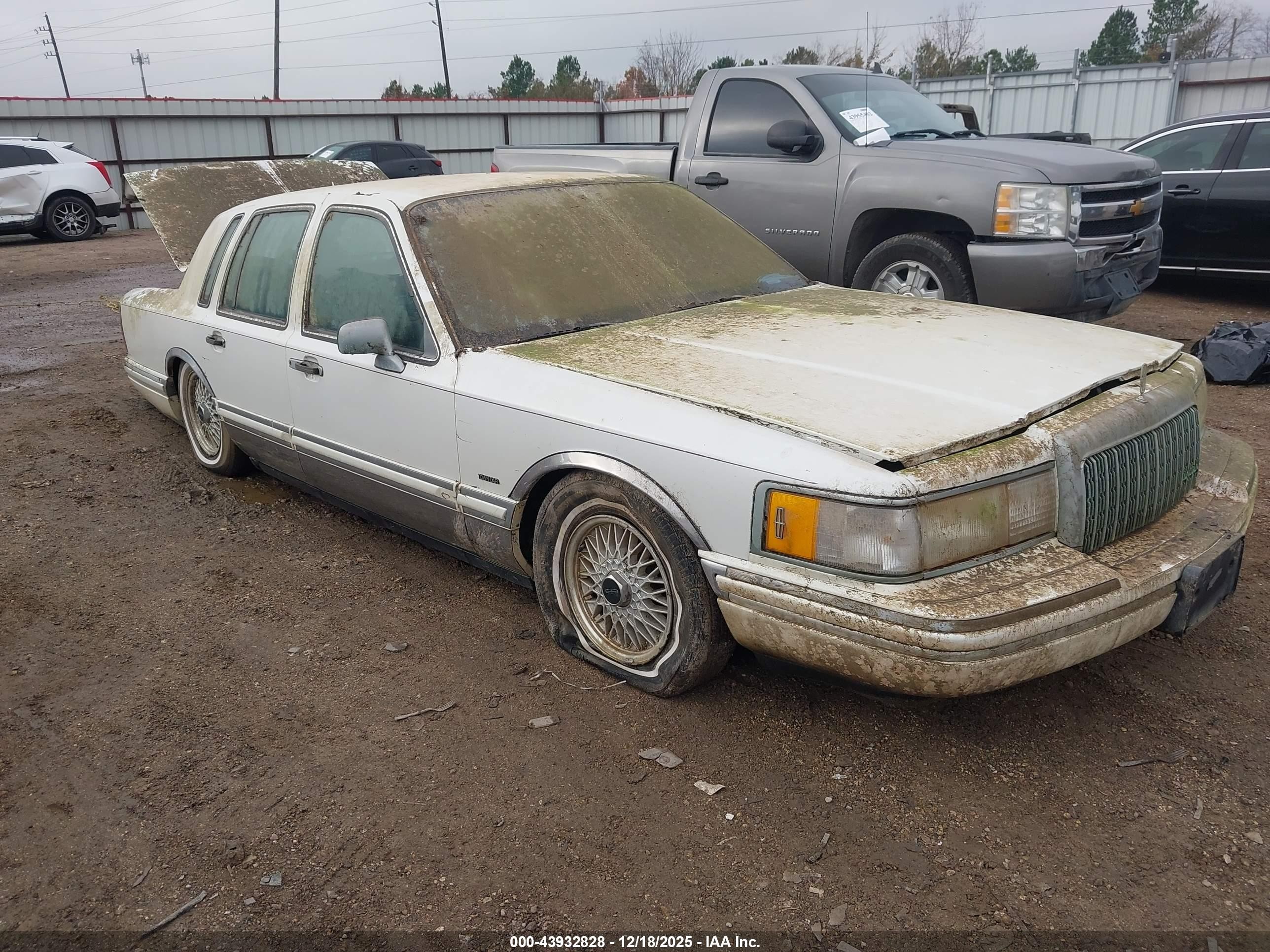 1993 Lincoln Town Car Cartier White vin: 1LNLM83W9PY760175