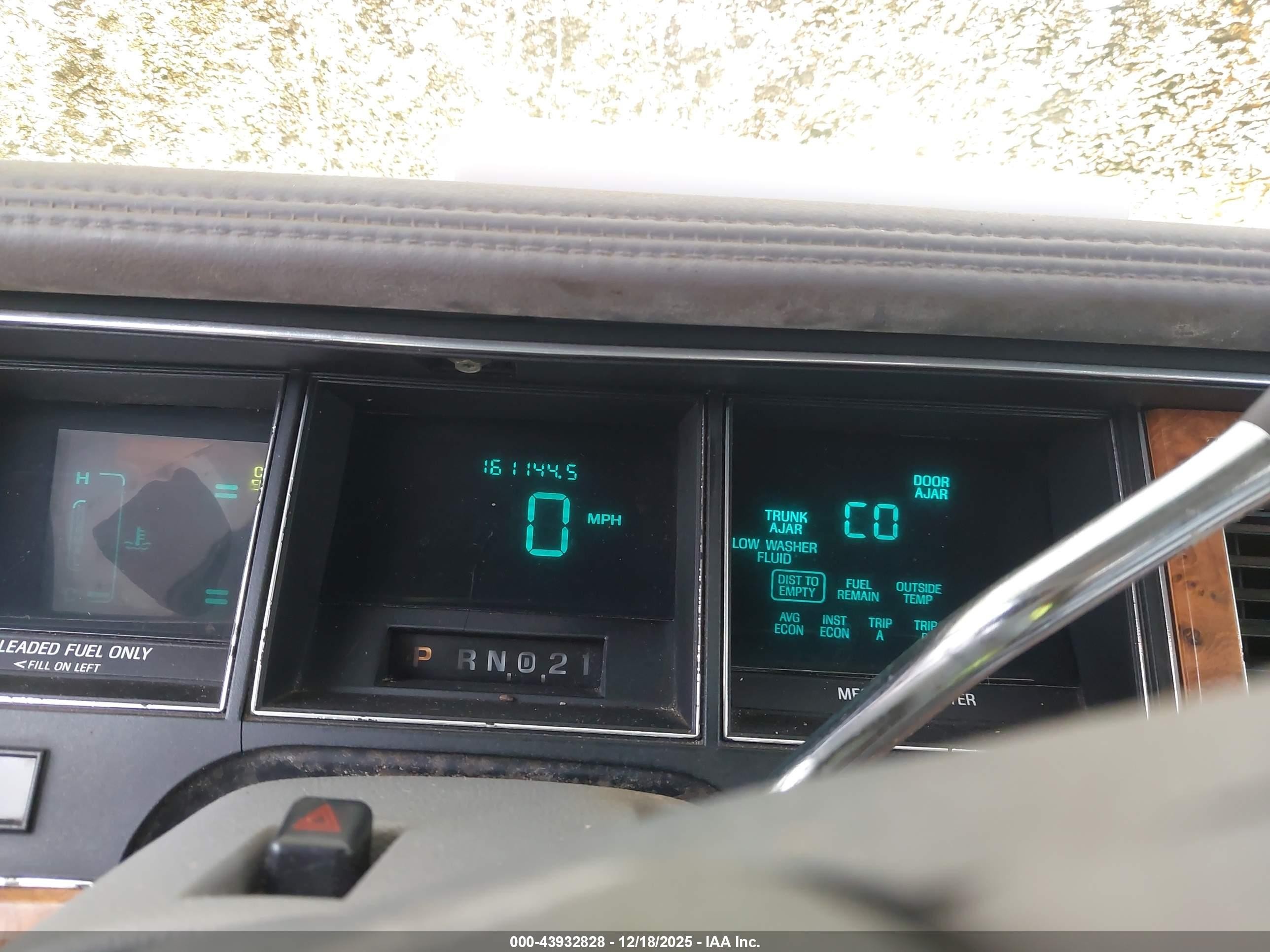 1993 Lincoln Town Car Cartier White vin: 1LNLM83W9PY760175