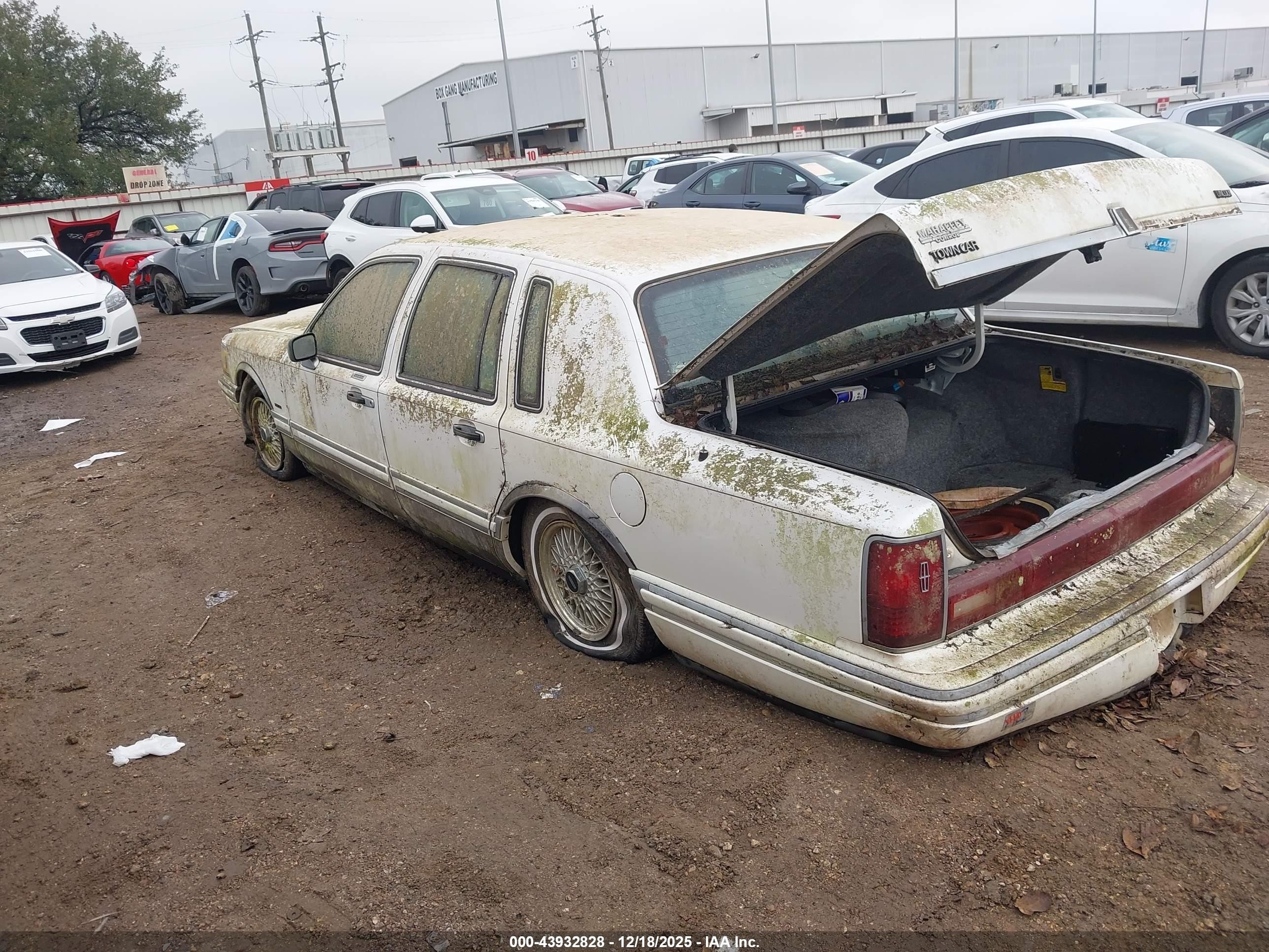 1993 Lincoln Town Car Cartier White vin: 1LNLM83W9PY760175