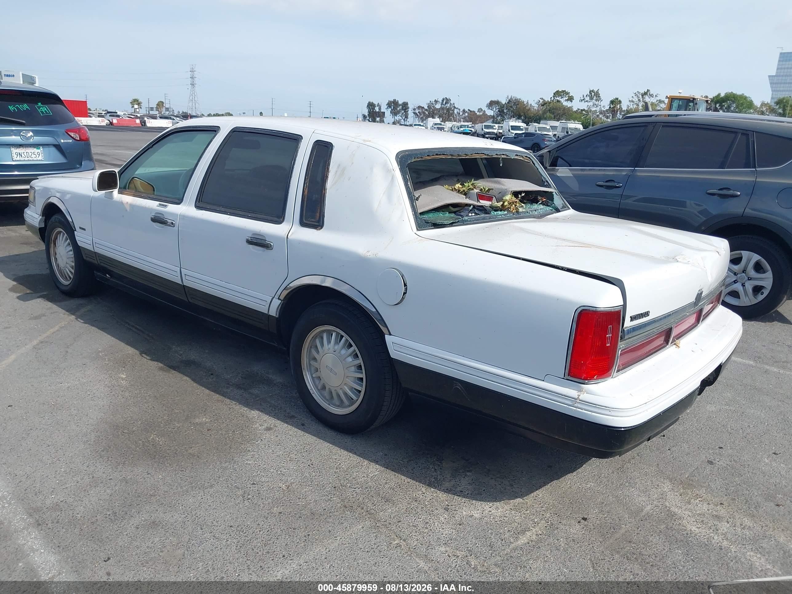 1995 Lincoln Town Car Cartier White vin: 1LNLM83W9SY617672