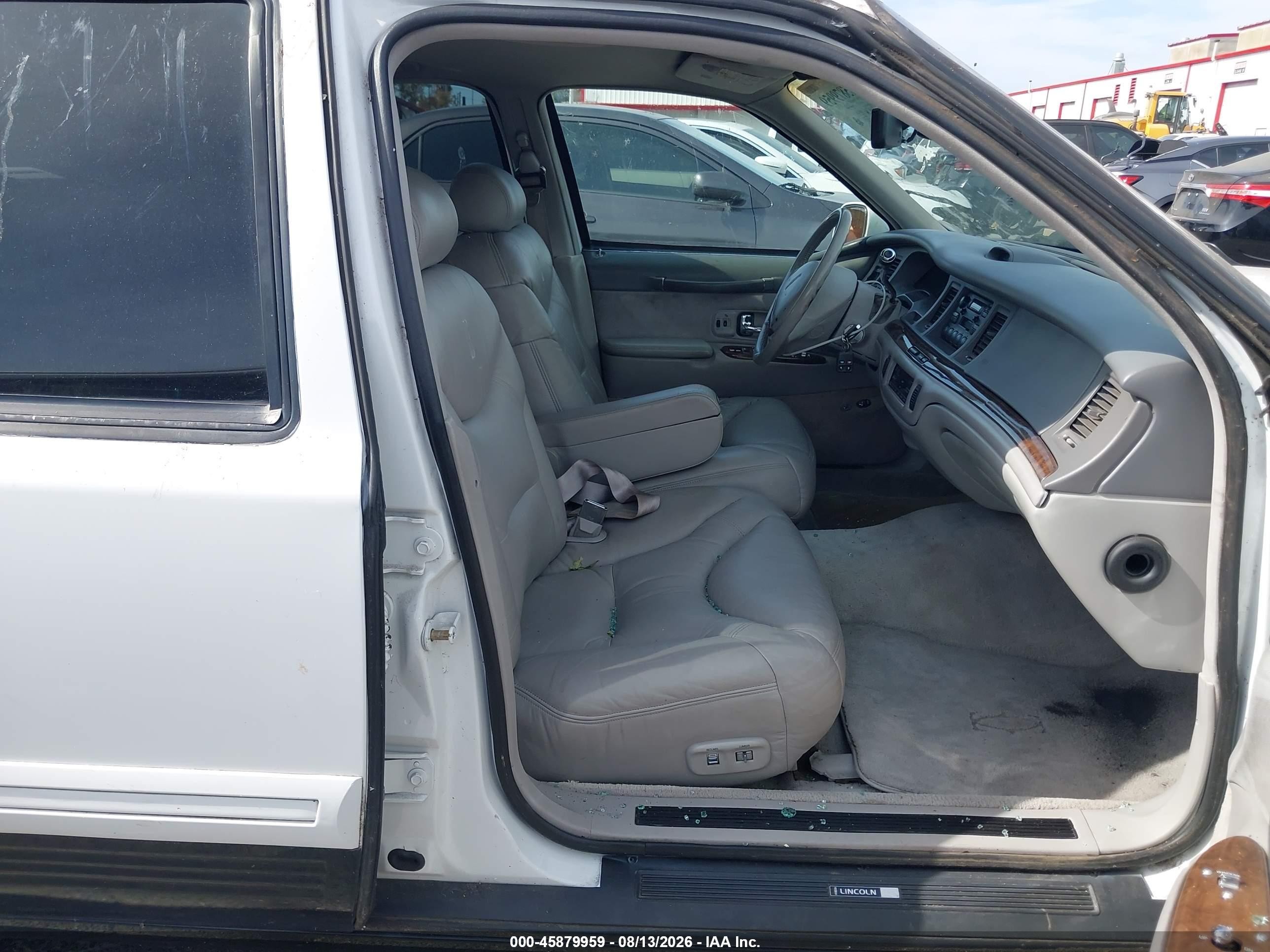 1995 Lincoln Town Car Cartier White vin: 1LNLM83W9SY617672