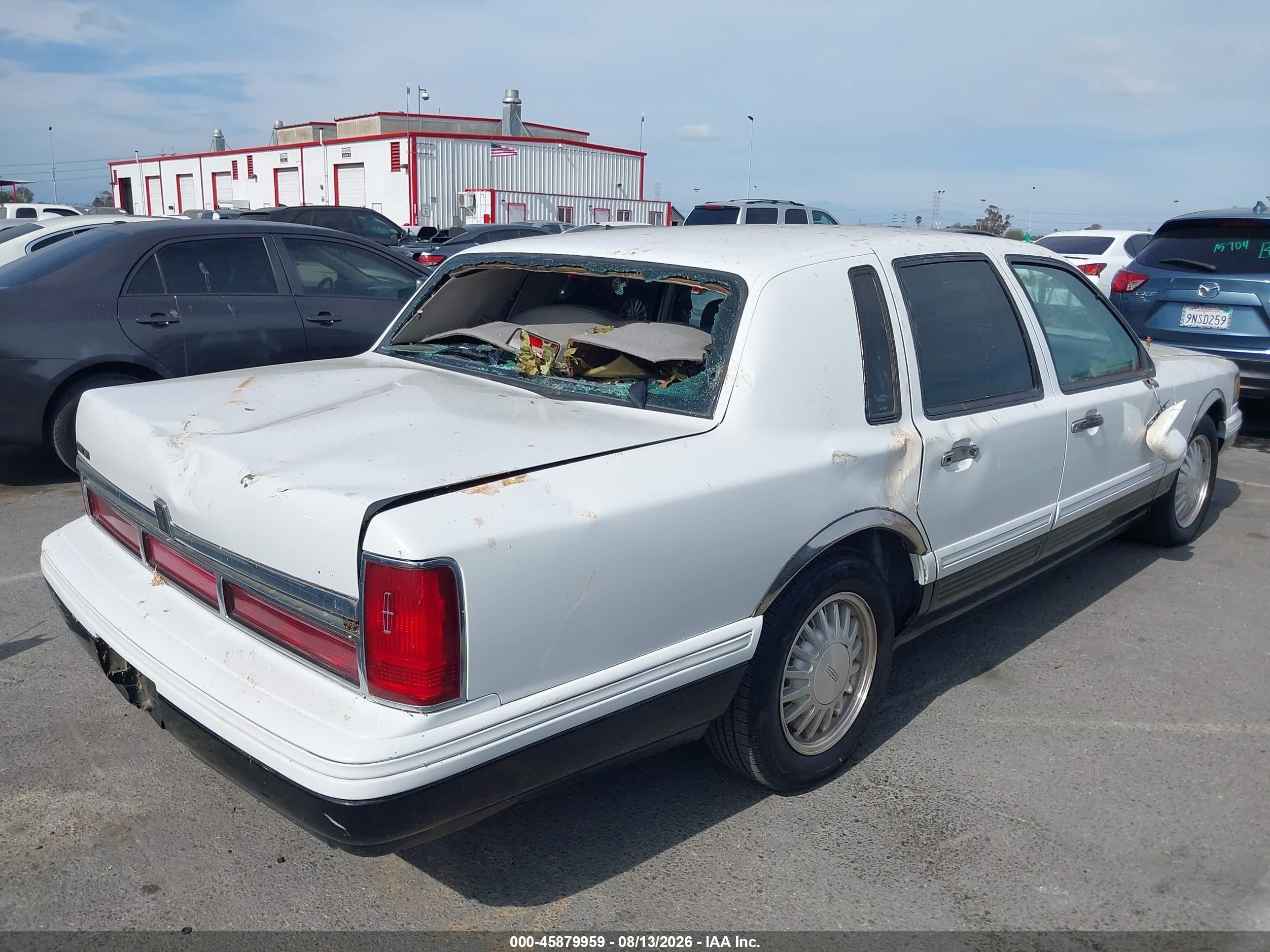 1995 Lincoln Town Car Cartier White vin: 1LNLM83W9SY617672