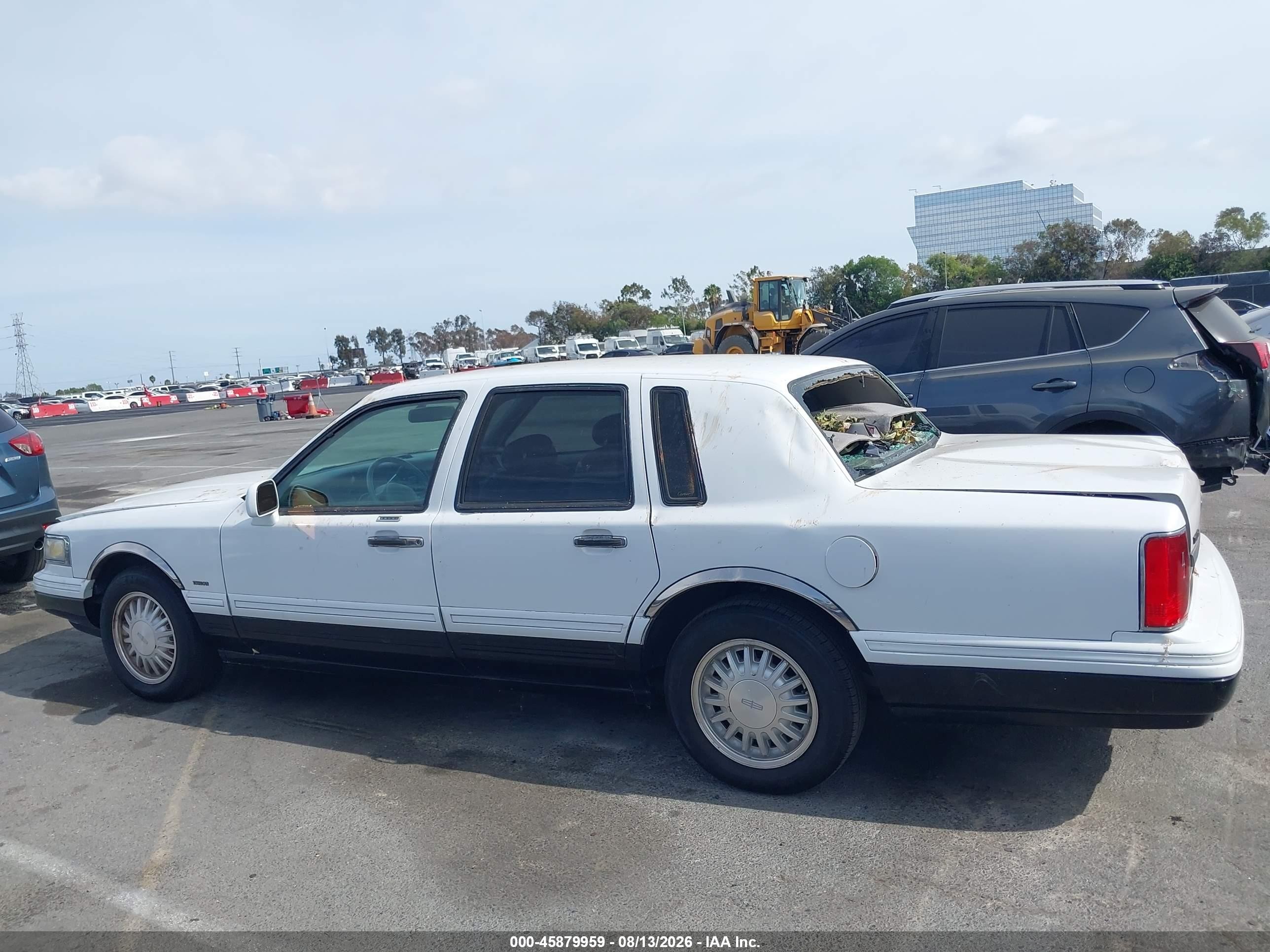 1995 Lincoln Town Car Cartier White vin: 1LNLM83W9SY617672