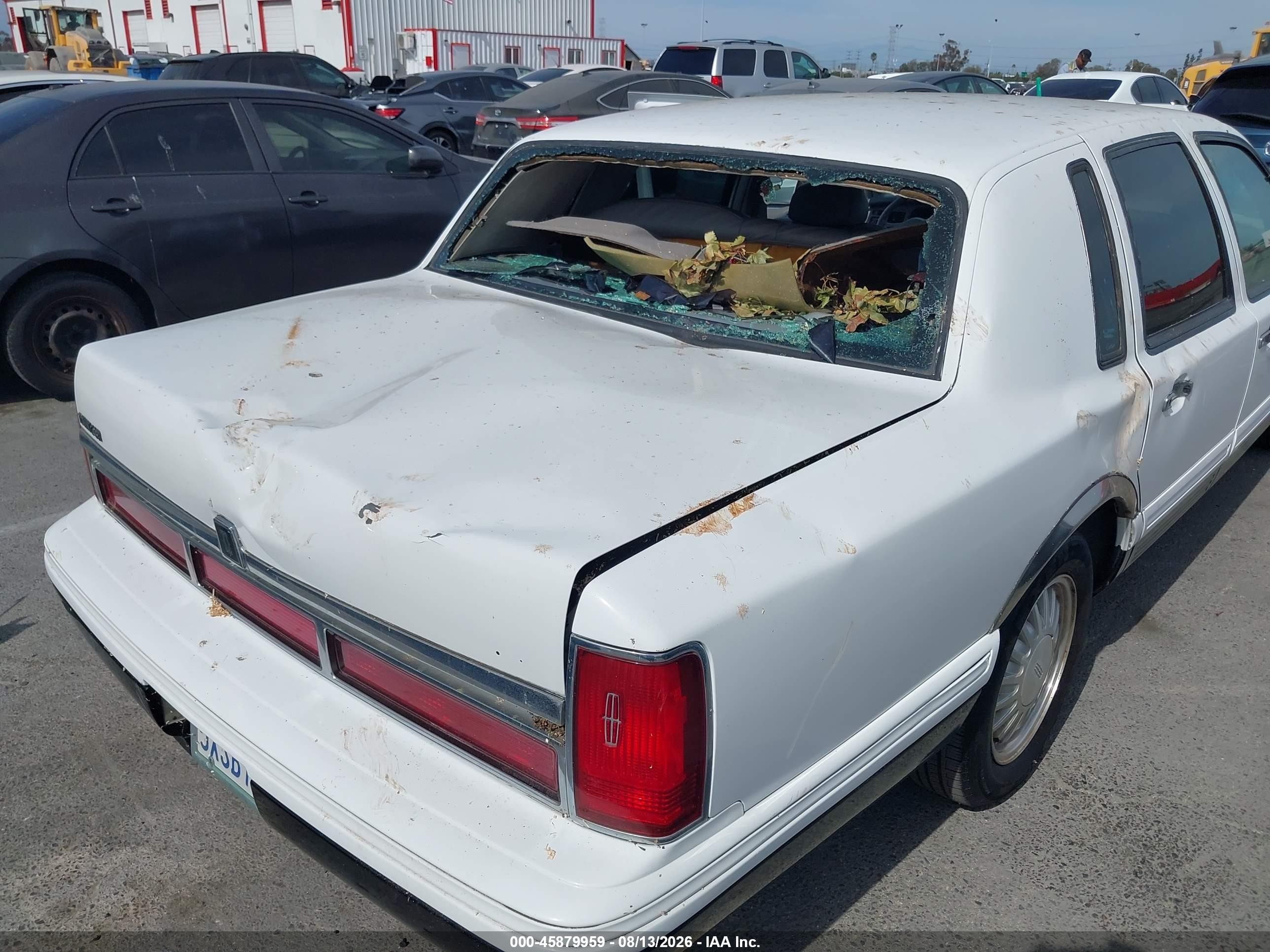 1995 Lincoln Town Car Cartier White vin: 1LNLM83W9SY617672