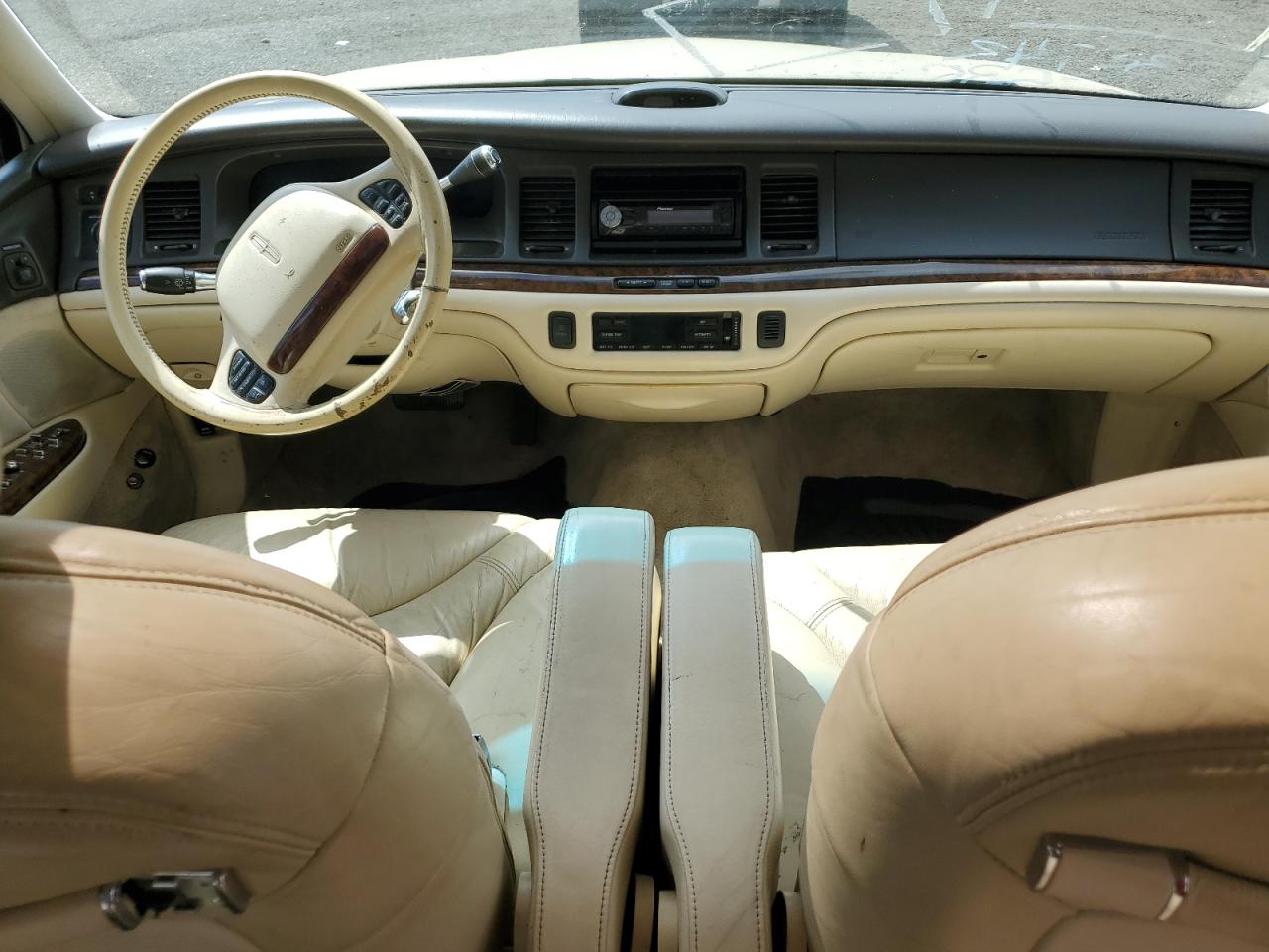 1995 Lincoln Town Car Cartier White vin: 1LNLM83W9SY621933