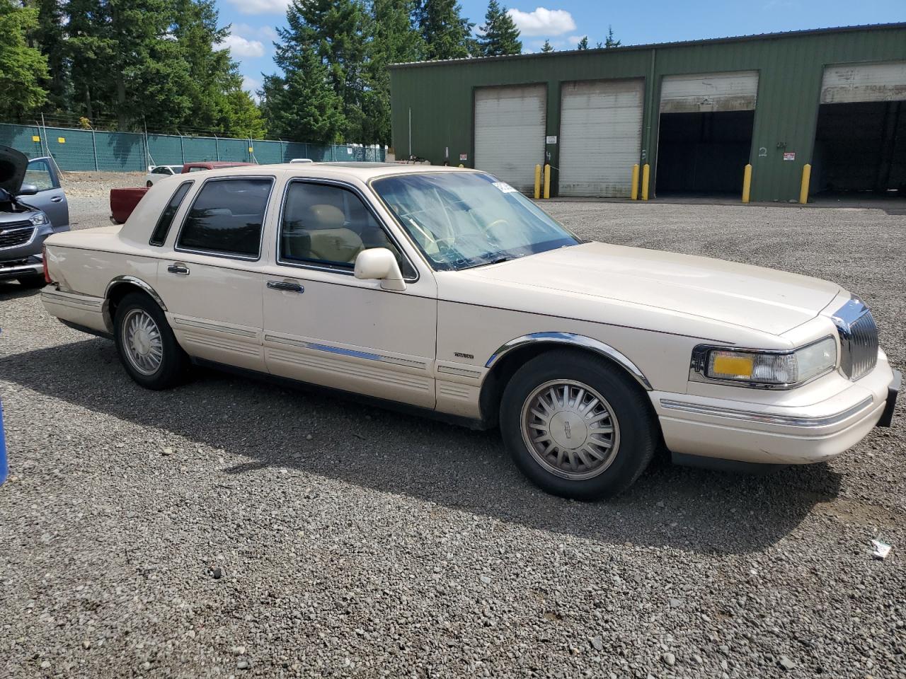 1995 Lincoln Town Car Cartier White vin: 1LNLM83W9SY621933