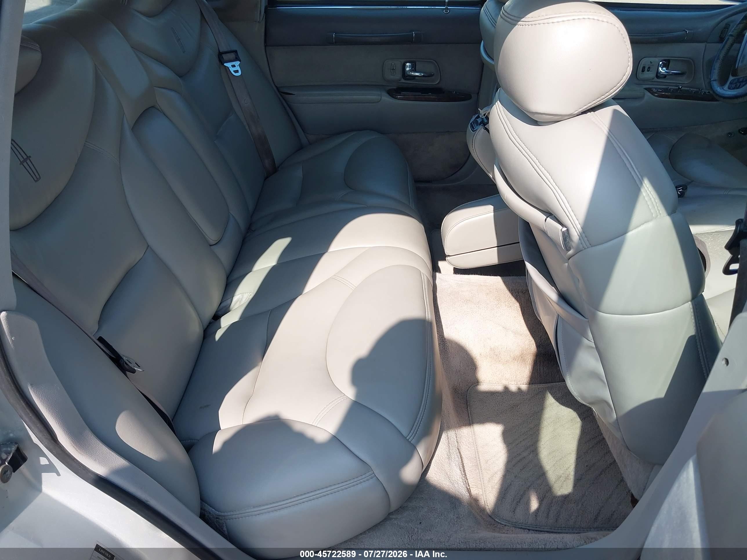 1995 Lincoln Town Car Cartier Серебряный vin: 1LNLM83WXSY721183