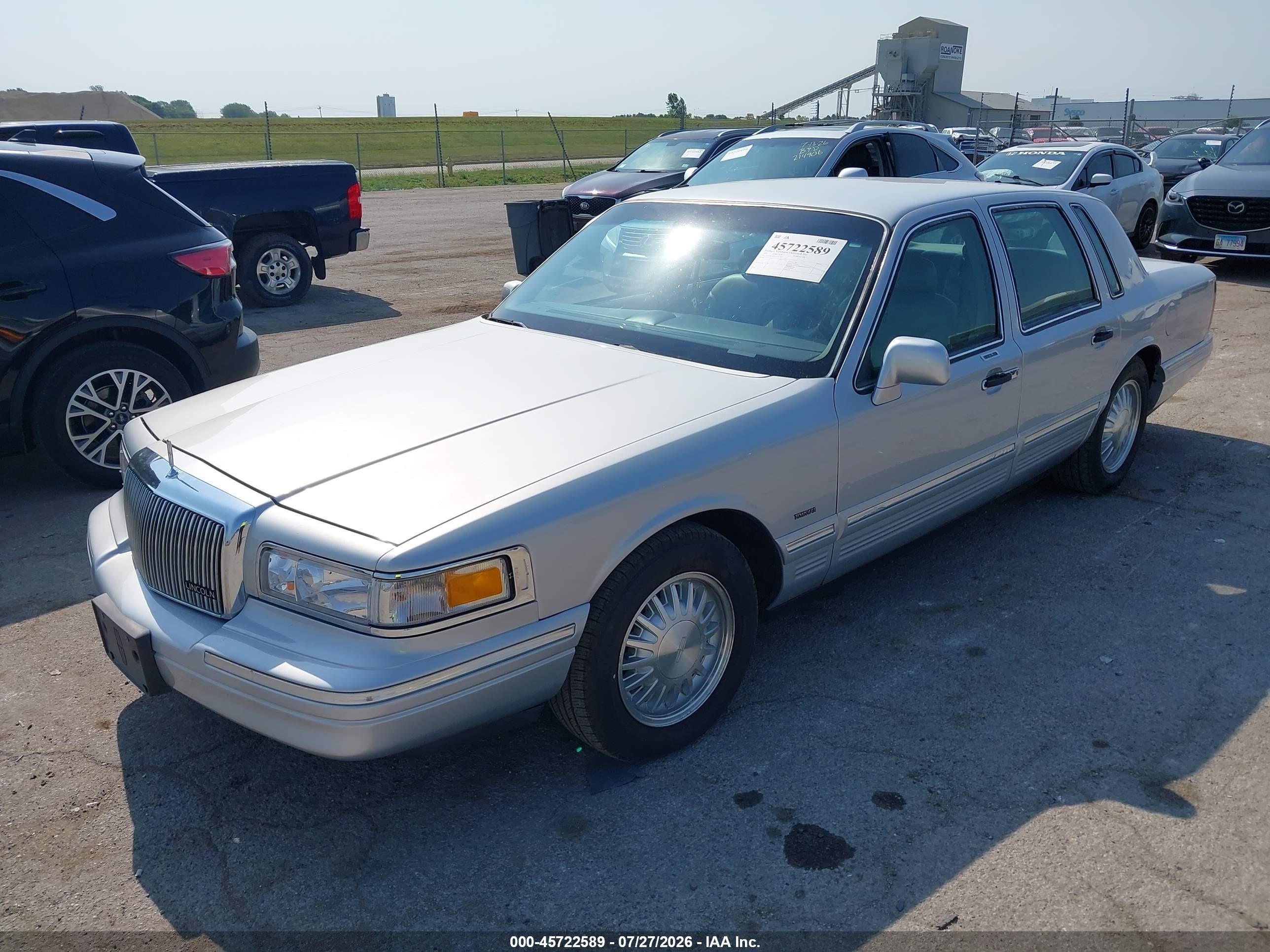 1995 Lincoln Town Car Cartier Серебряный vin: 1LNLM83WXSY721183