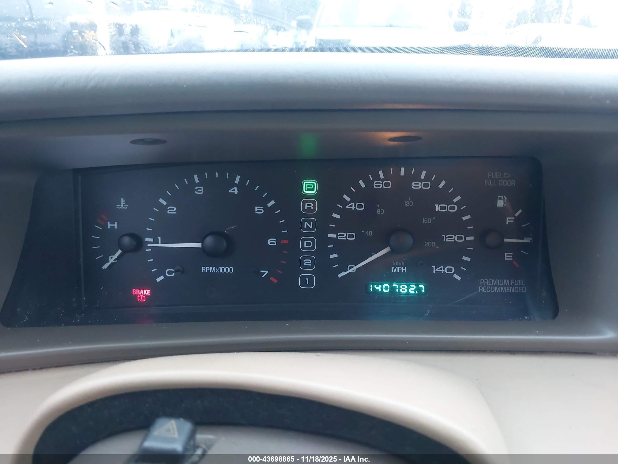 1997 Lincoln Mark Viii   Tan vin: 1LNLM91V0VY678185