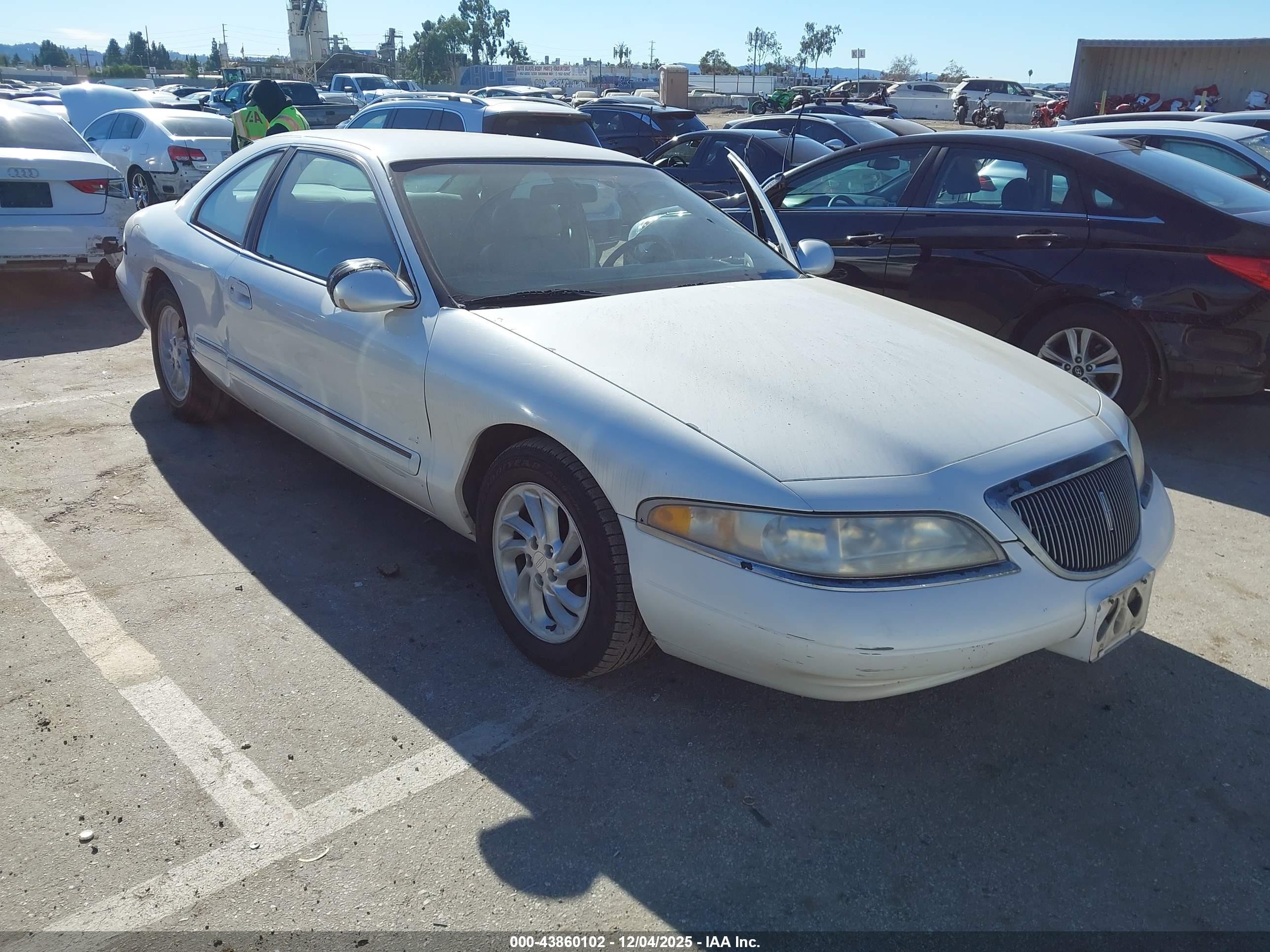 1997 Lincoln Mark Viii   White vin: 1LNLM91V3VY659128
