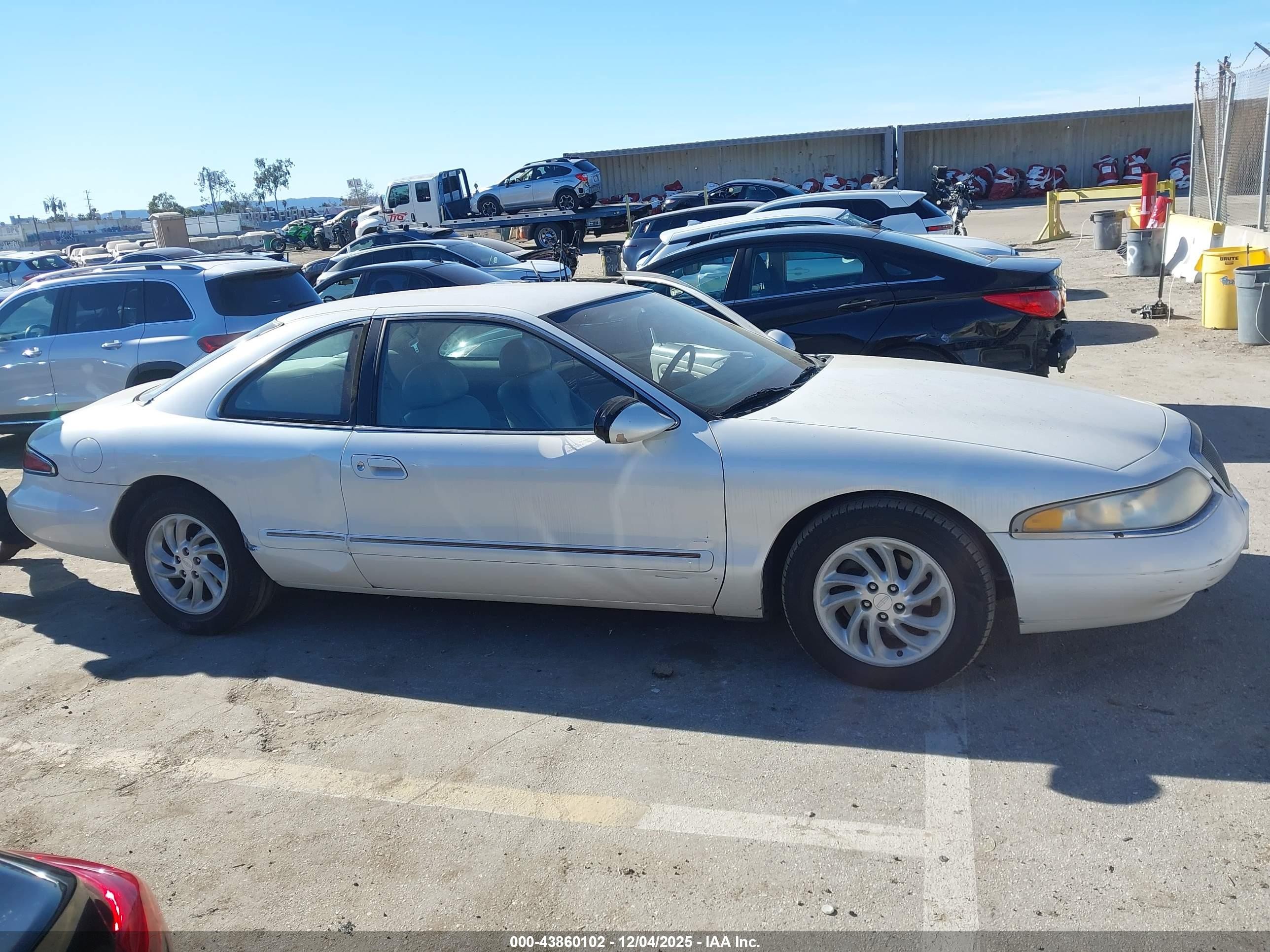 1997 Lincoln Mark Viii   Белый vin: 1LNLM91V3VY659128