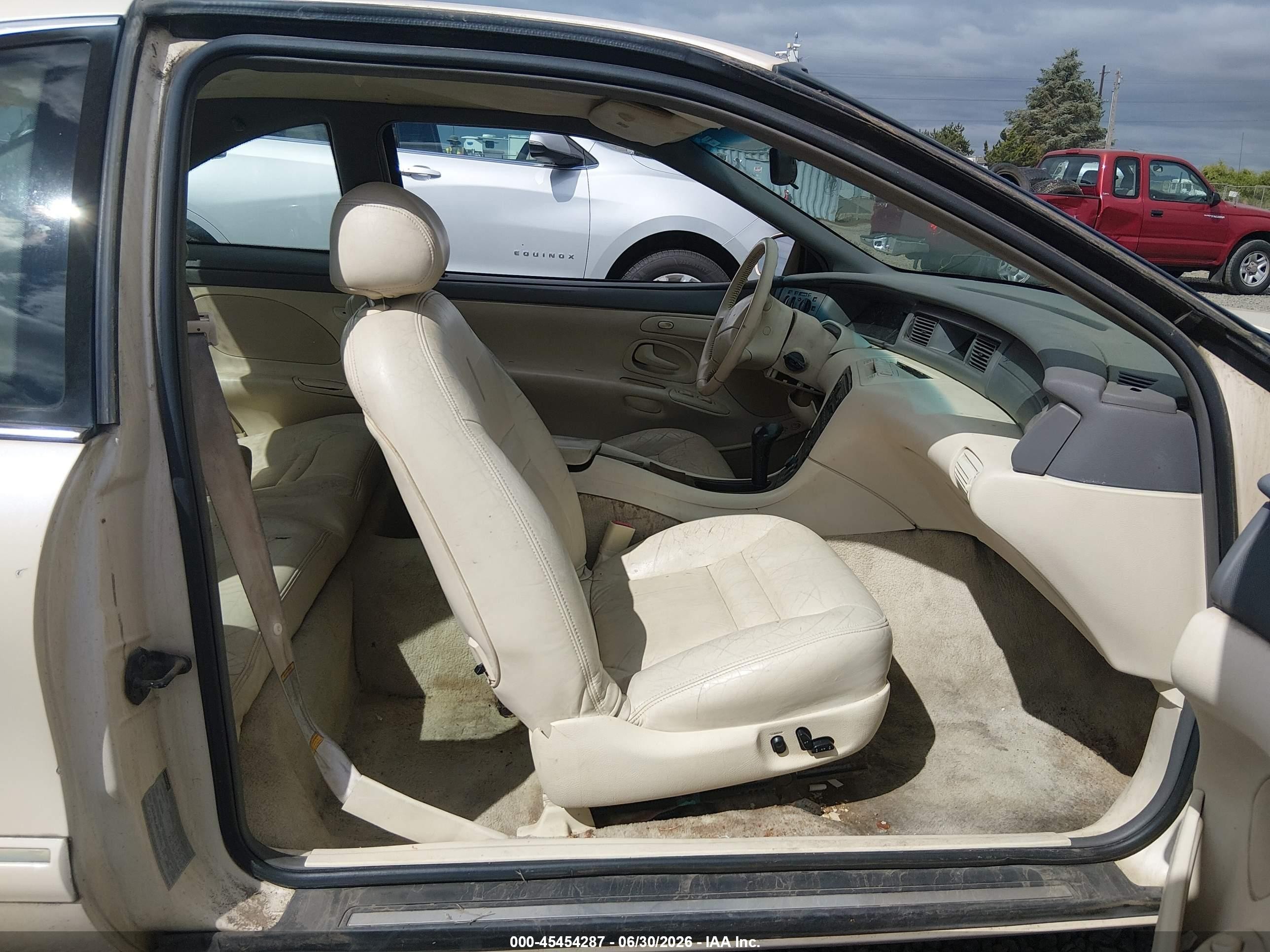 1995 Lincoln Mark Viii Lsc Cream vin: 1LNLM91V5SY668103