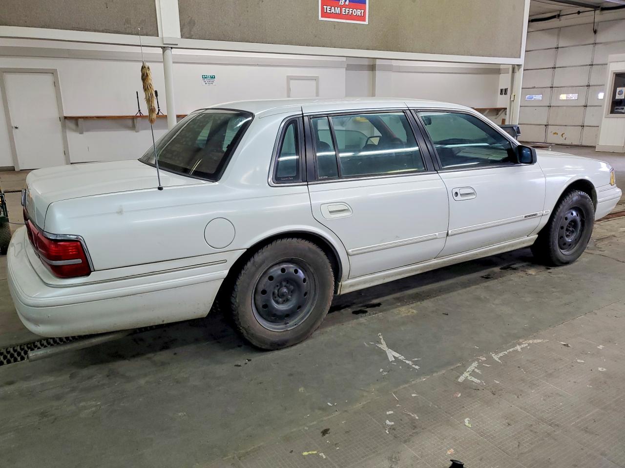 1994 Lincoln Continental Executive White vin: 1LNLM9743RY671137
