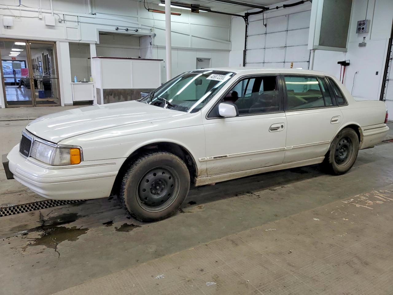 1994 Lincoln Continental Executive White vin: 1LNLM9743RY671137