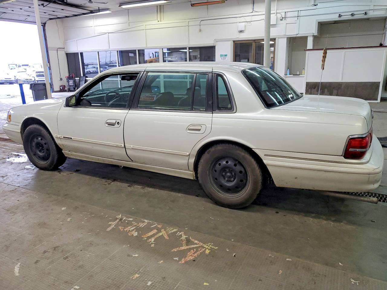 1994 Lincoln Continental Executive White vin: 1LNLM9743RY671137