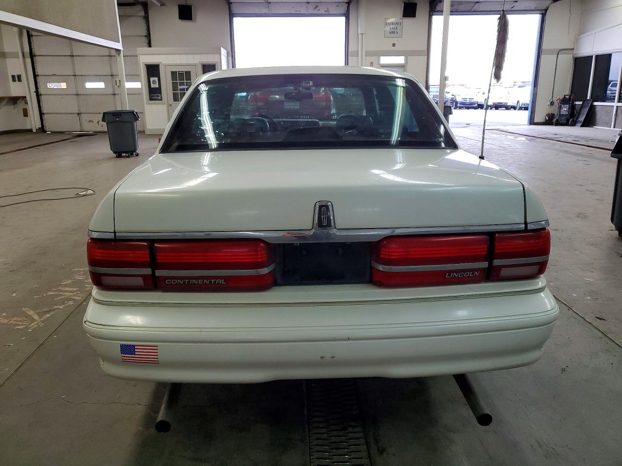 1994 Lincoln Continental Executive White vin: 1LNLM9743RY671137