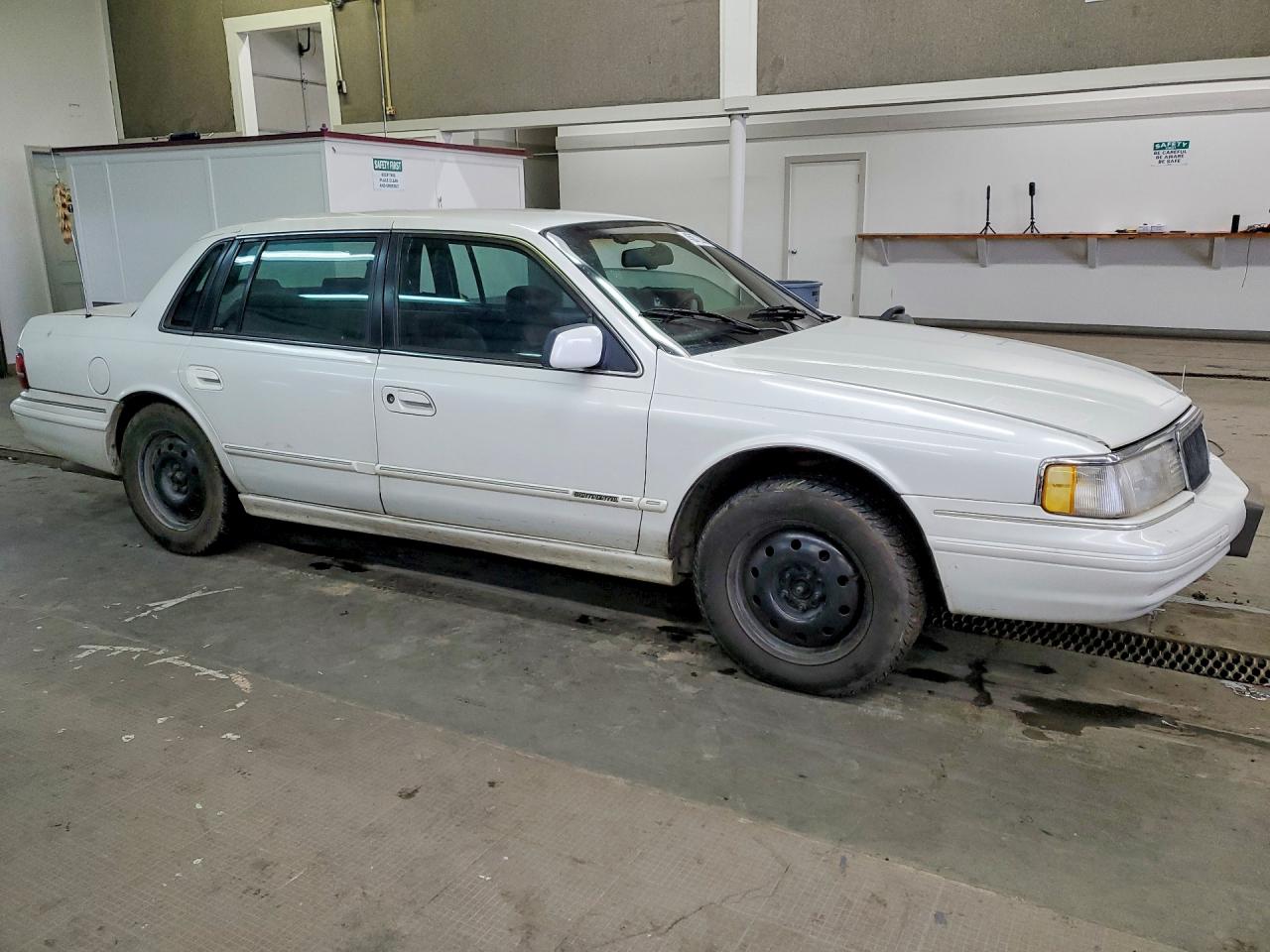 1994 Lincoln Continental Executive White vin: 1LNLM9743RY671137