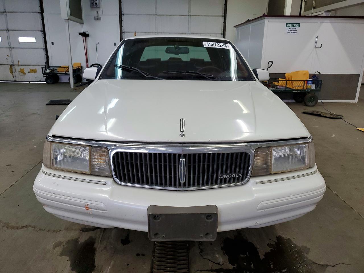 1994 Lincoln Continental Executive White vin: 1LNLM9743RY671137