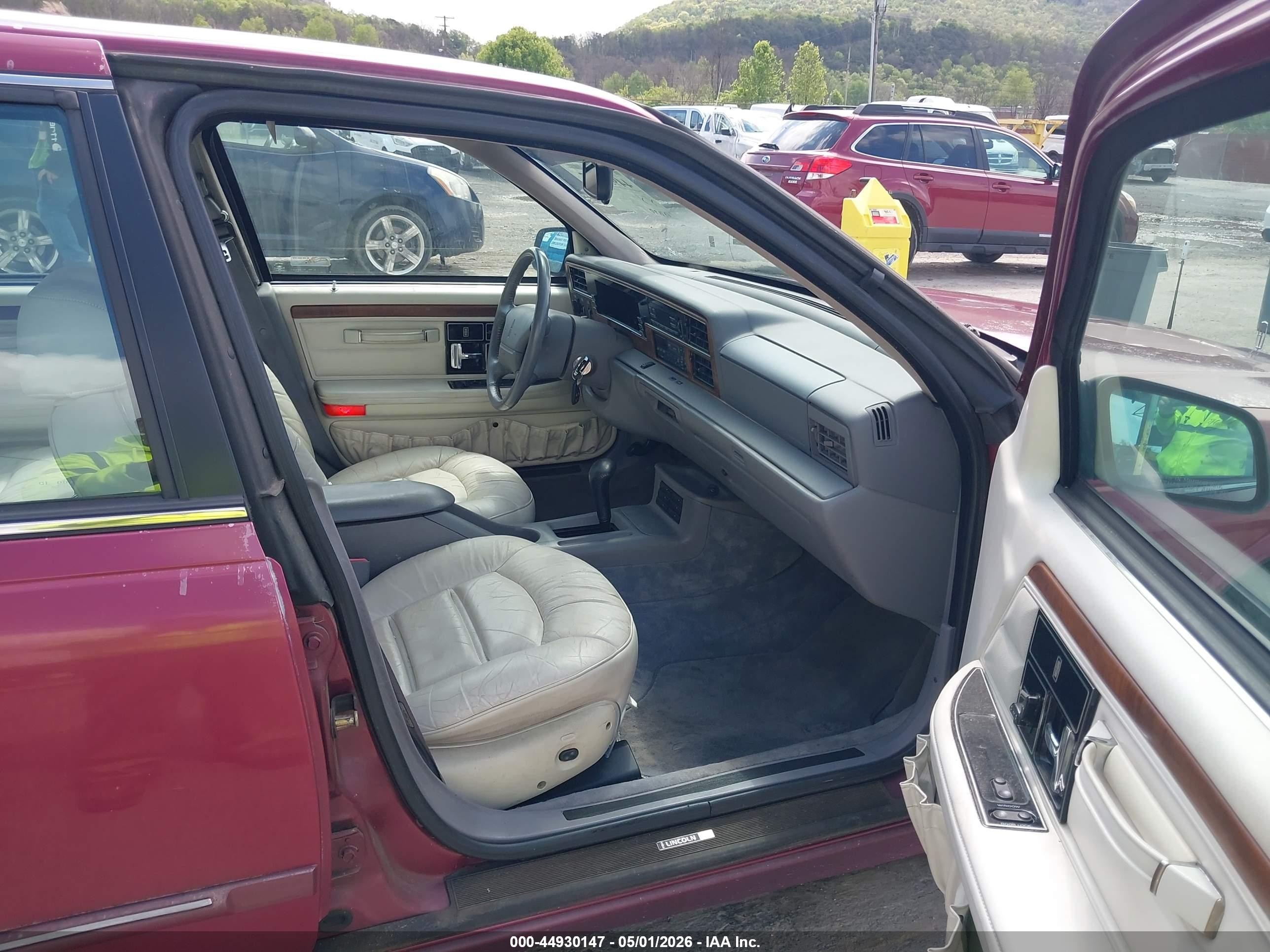 1994 Lincoln Continental Executive Red vin: 1LNLM9744RY611111