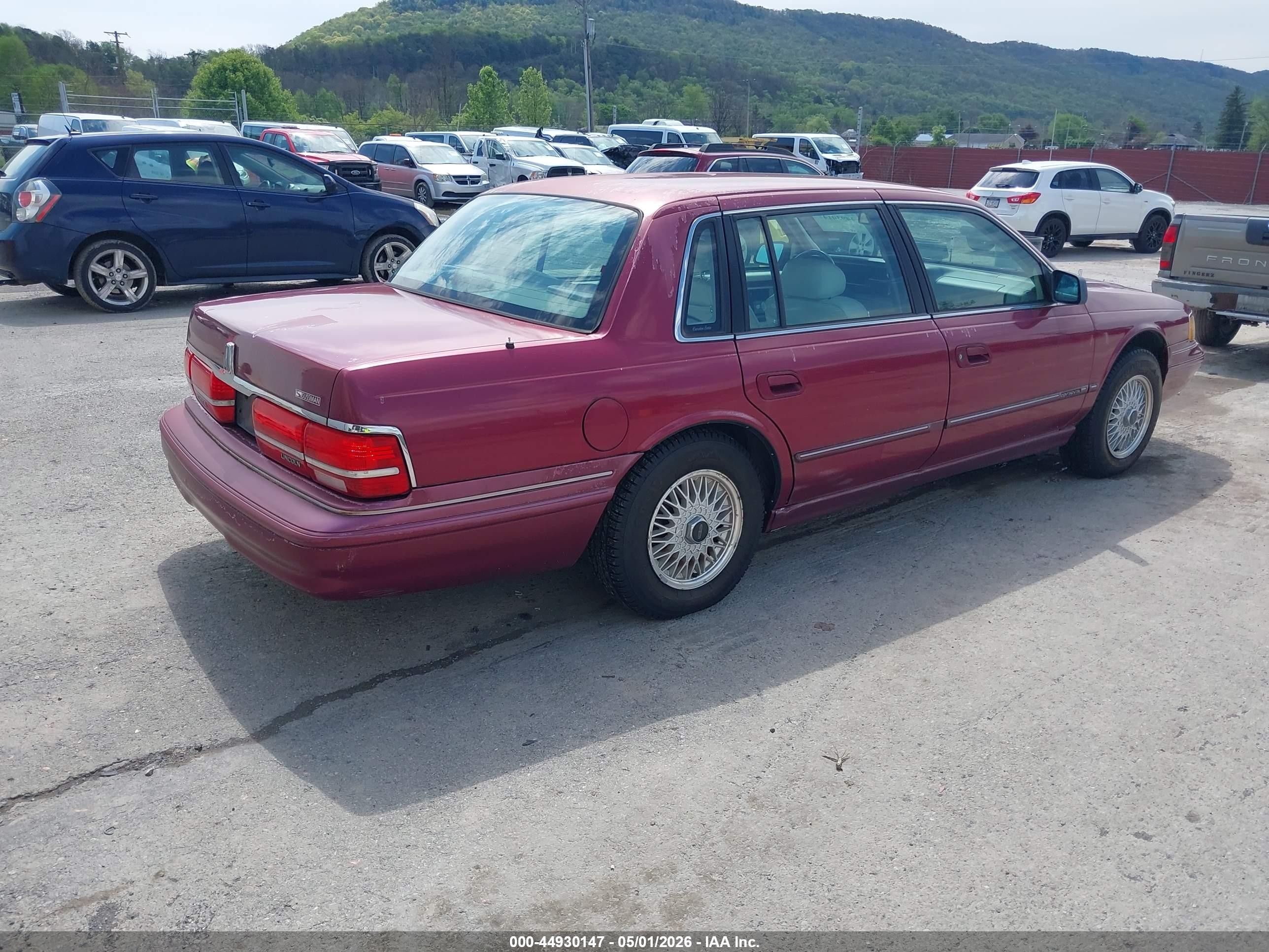 1994 Lincoln Continental Executive Red vin: 1LNLM9744RY611111