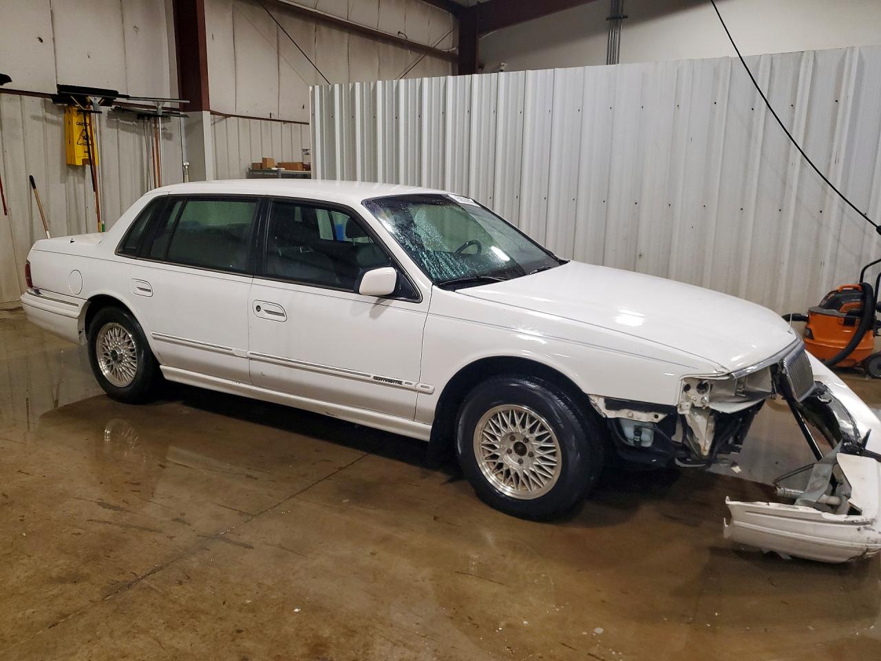 1994 Lincoln Continental Executive White vin: 1LNLM9744RY795112