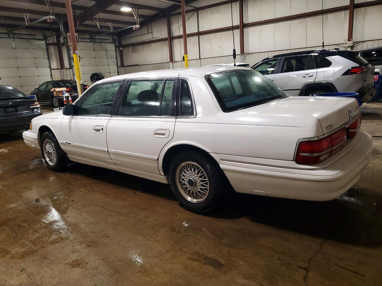 1994 Lincoln Continental Executive White vin: 1LNLM9744RY795112