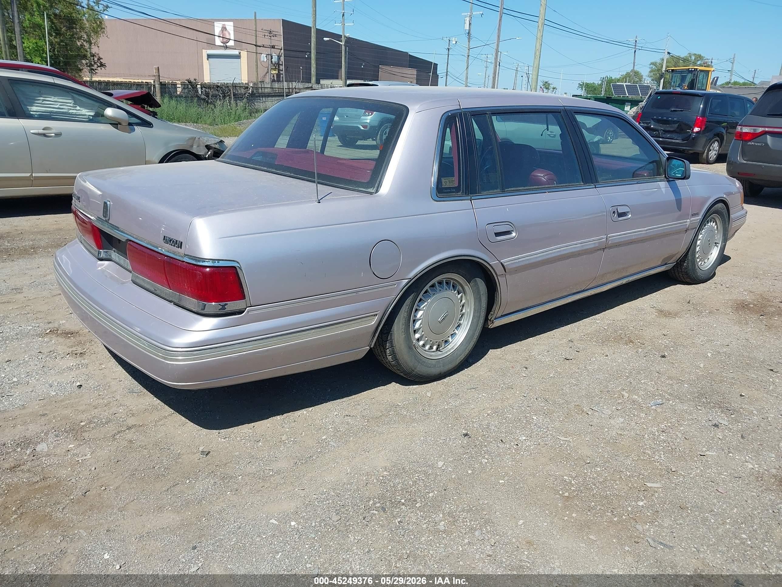 1992 Lincoln Continental Executive Silver vin: 1LNLM9745NY702463