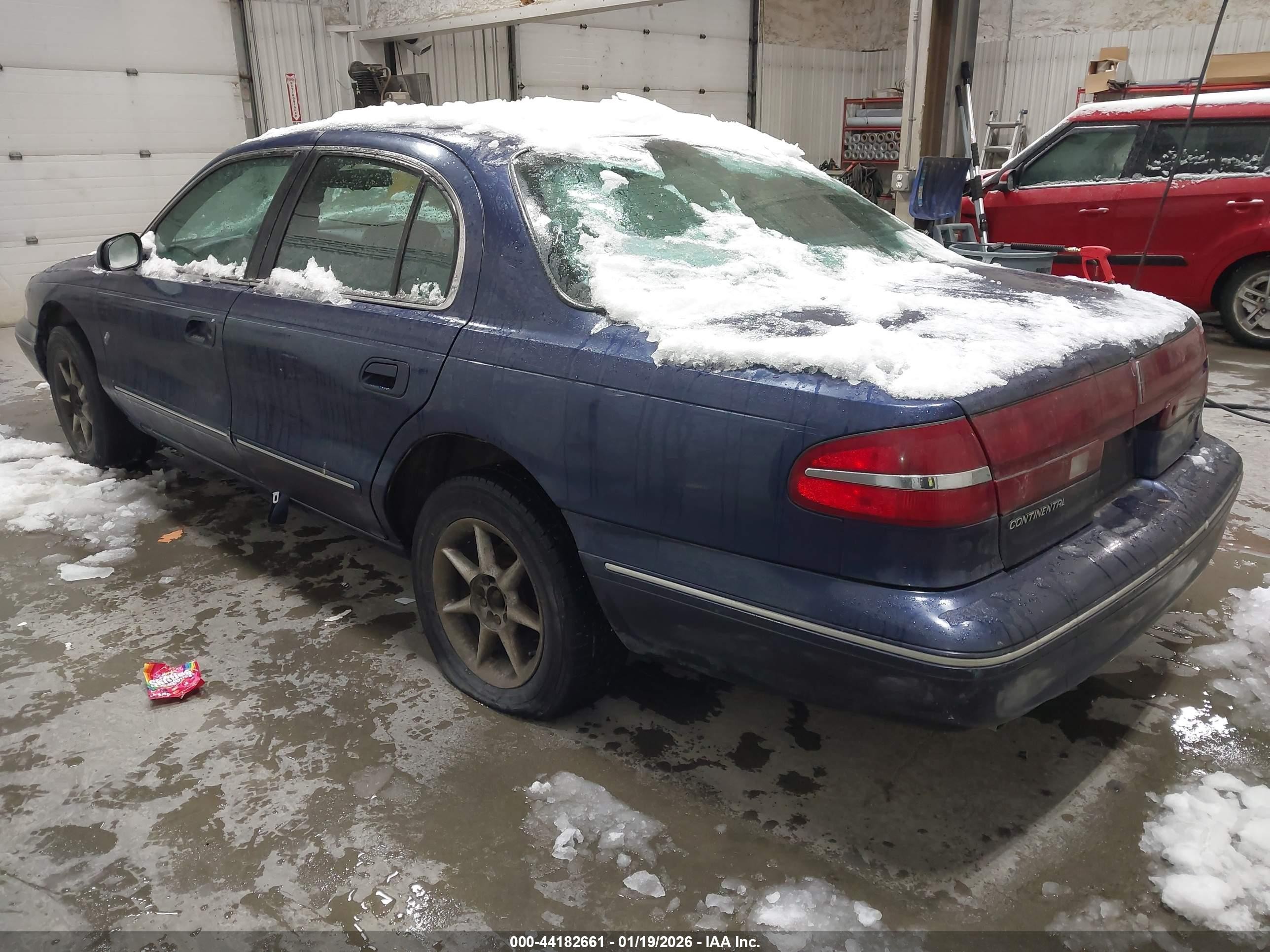 1995 Lincoln Continental   Blue vin: 1LNLM97V1SY652715