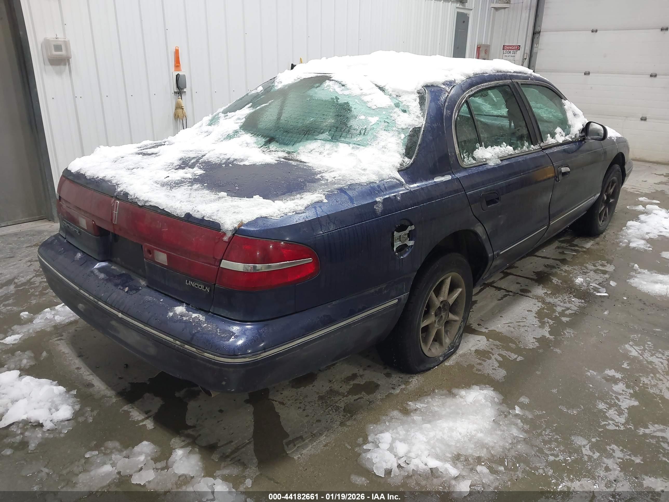1995 Lincoln Continental   Blue vin: 1LNLM97V1SY652715