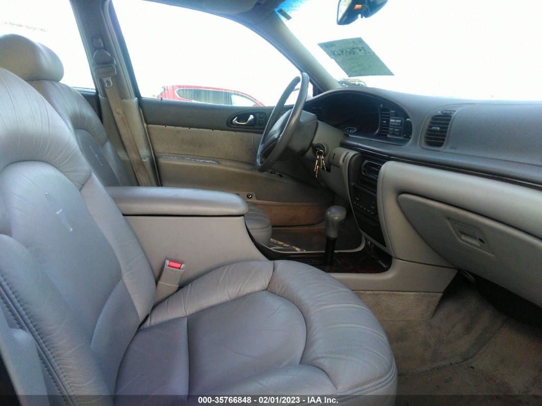 1995 Lincoln Continental   White vin: 1LNLM97V3SY765162