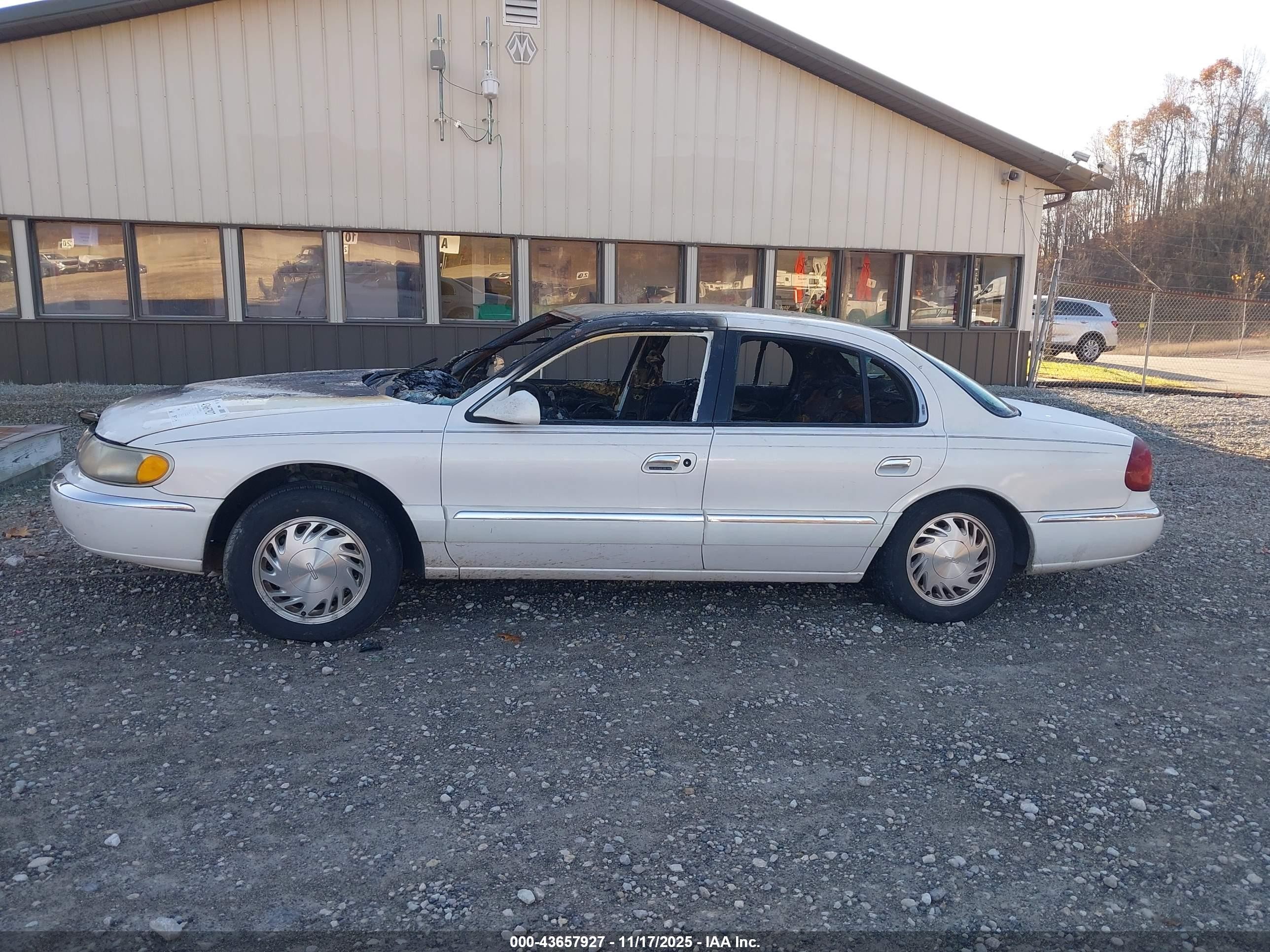 1998 Lincoln Continental   Белый vin: 1LNLM97V3WY602890